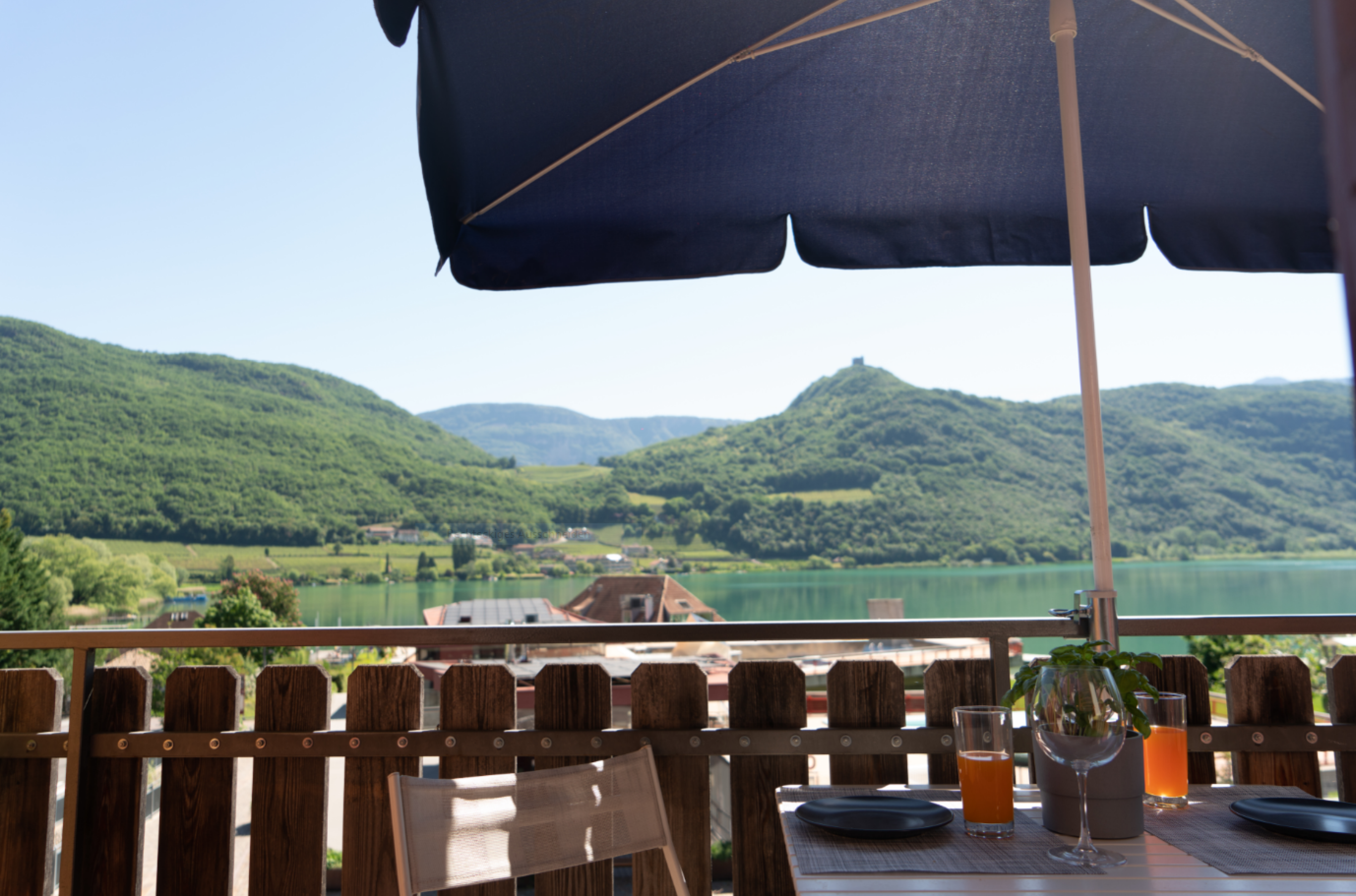 Am See 1 / Ferienwohnung mit 1 Schlafzimmer und Balkon mit Seeblick – Kaltern am See, Südtiroler Weinstrasse · 1 Schlafzimmer