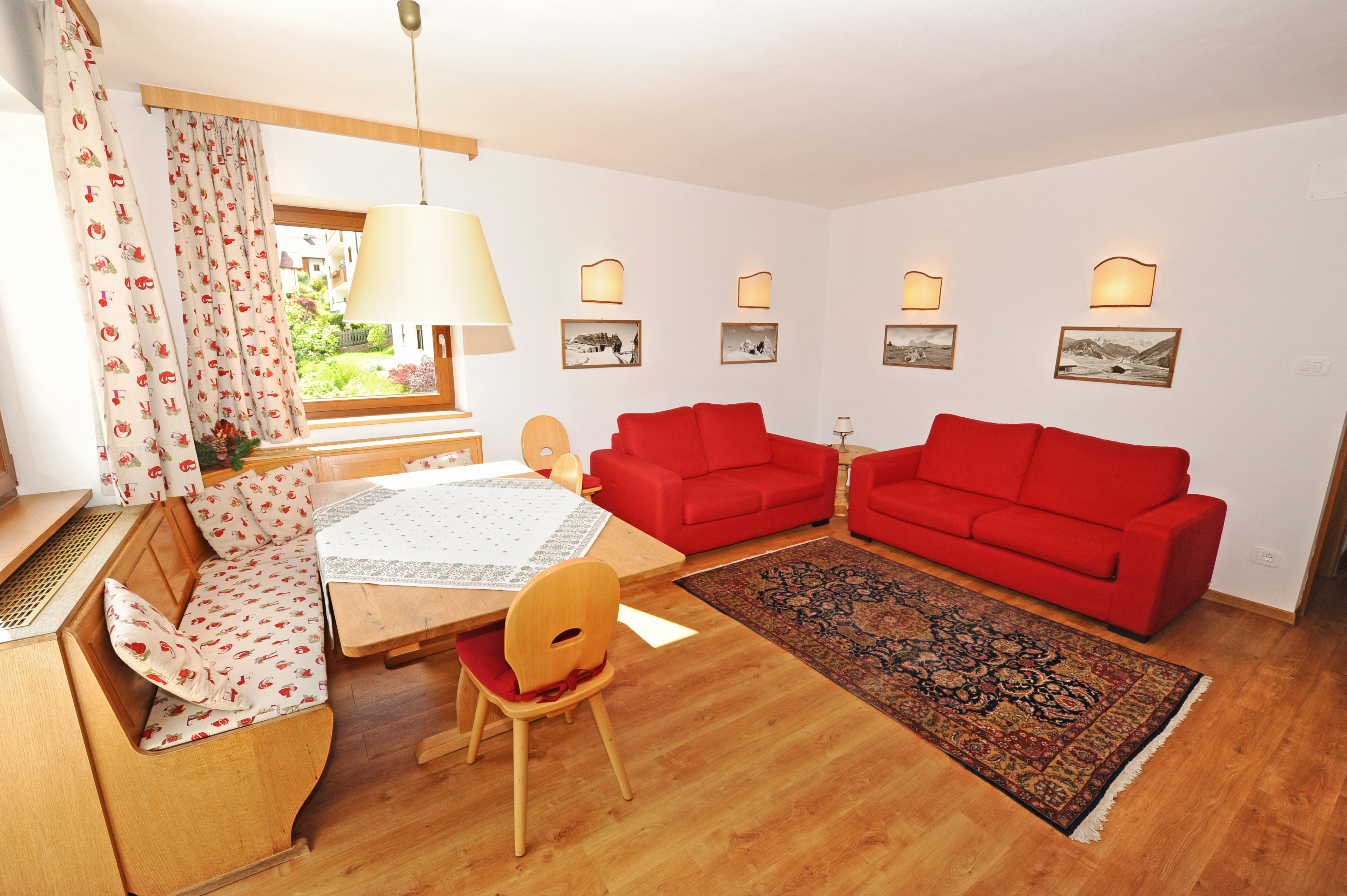 Ferienwohnung mit 3 Schlafzimmer und Balkon – St. Ulrich, Gröden · 3 Schlafzimmer