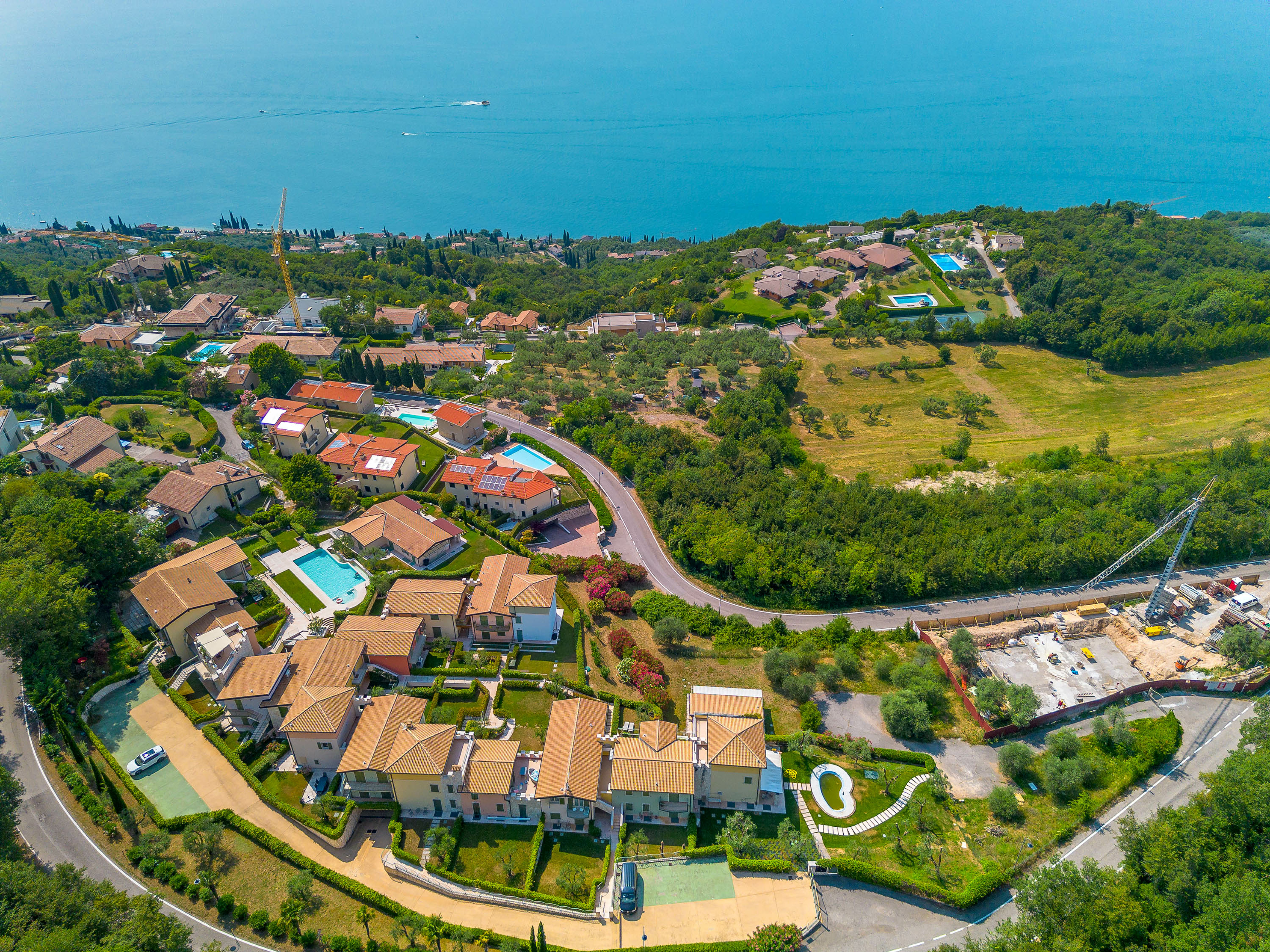 Appartamento panoramico con 2 camere da letto con giardino privató e vista lago – Albisano, Torri del Benaco e dintorni · 2 Camera da letto
