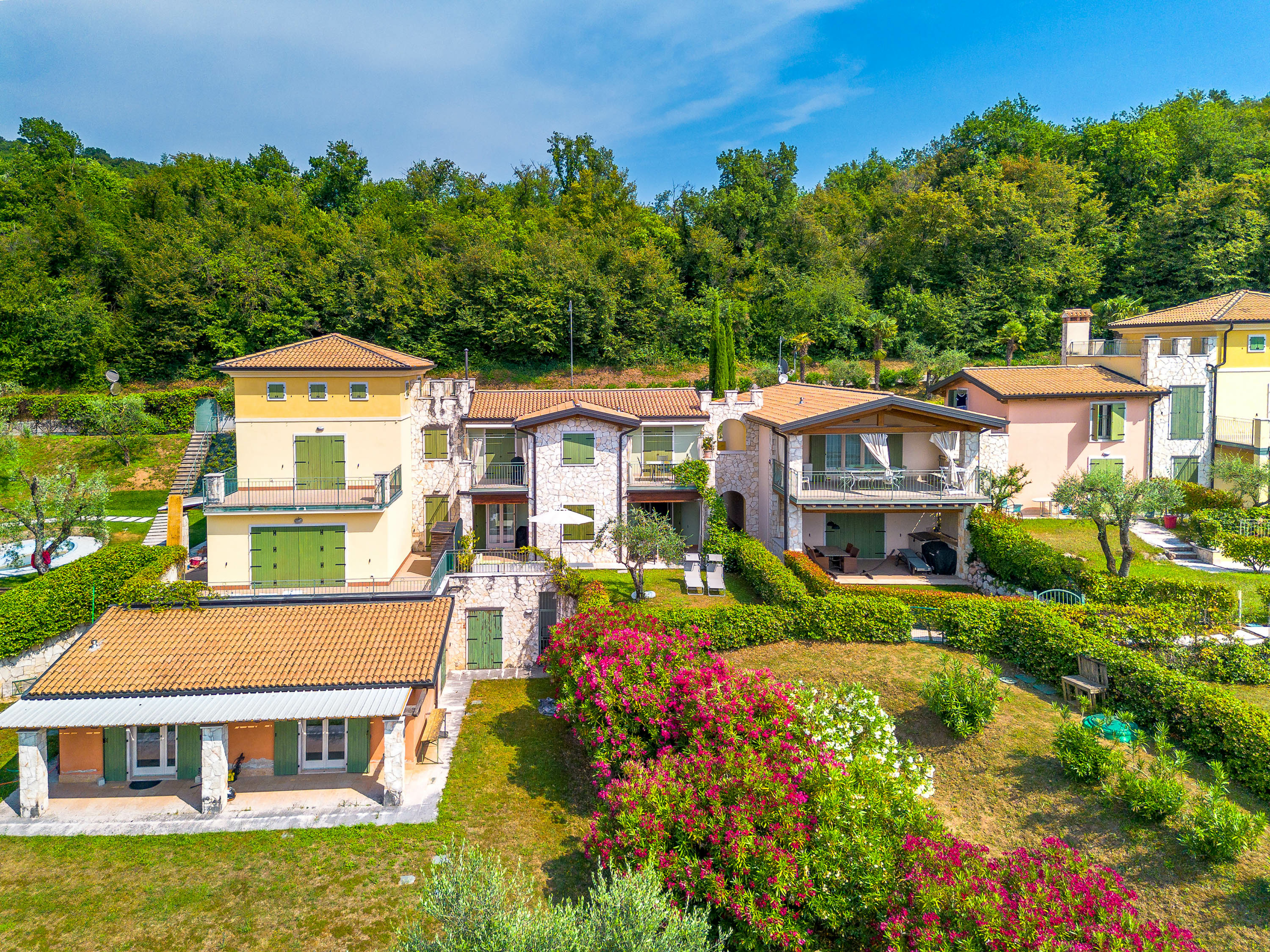 Appartamento panoramico con 2 camere da letto con giardino privató e vista lago – Albisano, Torri del Benaco e dintorni · 2 Camera da letto