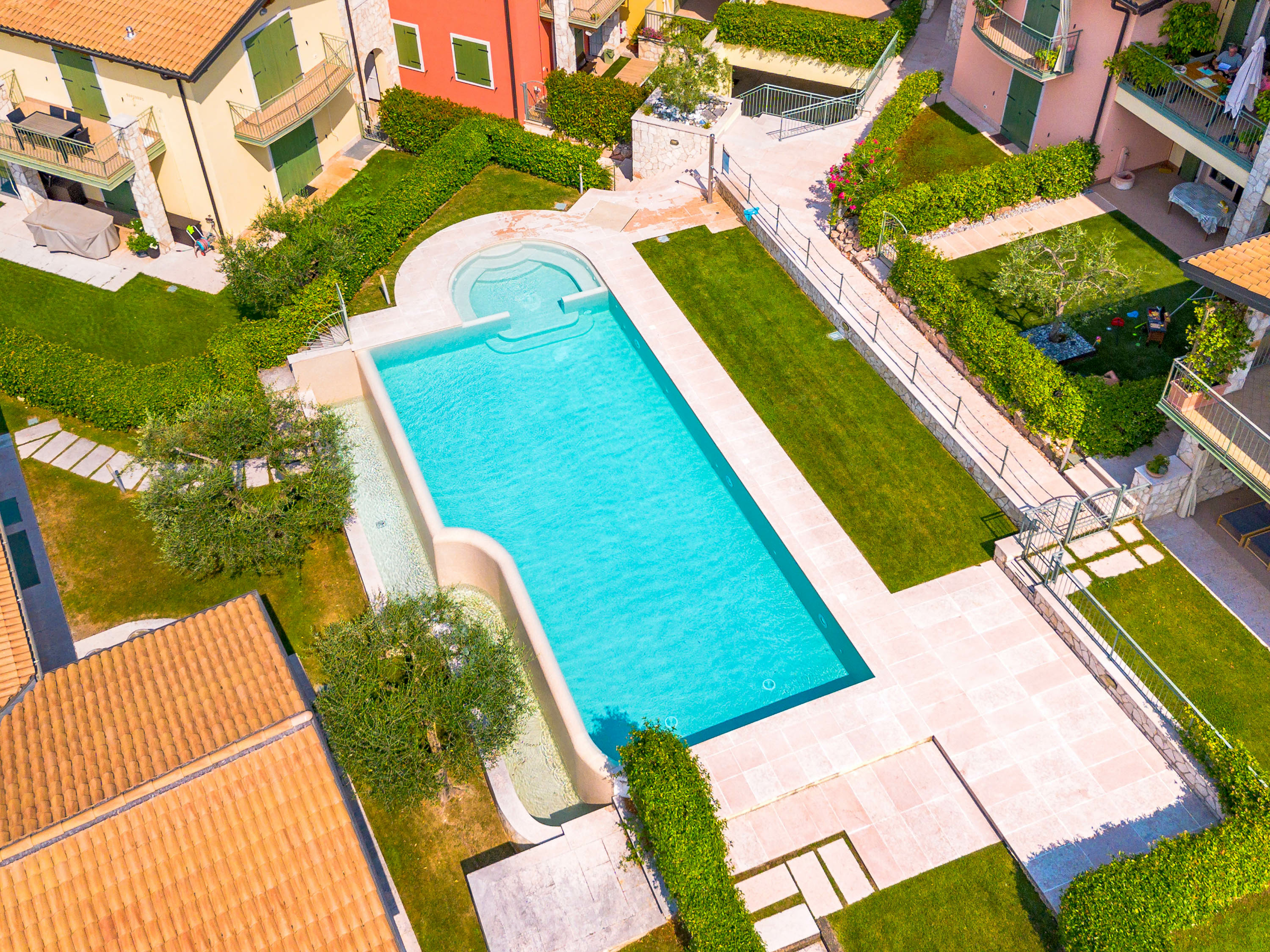 Appartamento panoramico con 2 camere da letto con giardino privató e vista lago – Albisano, Torri del Benaco e dintorni · 2 Camera da letto