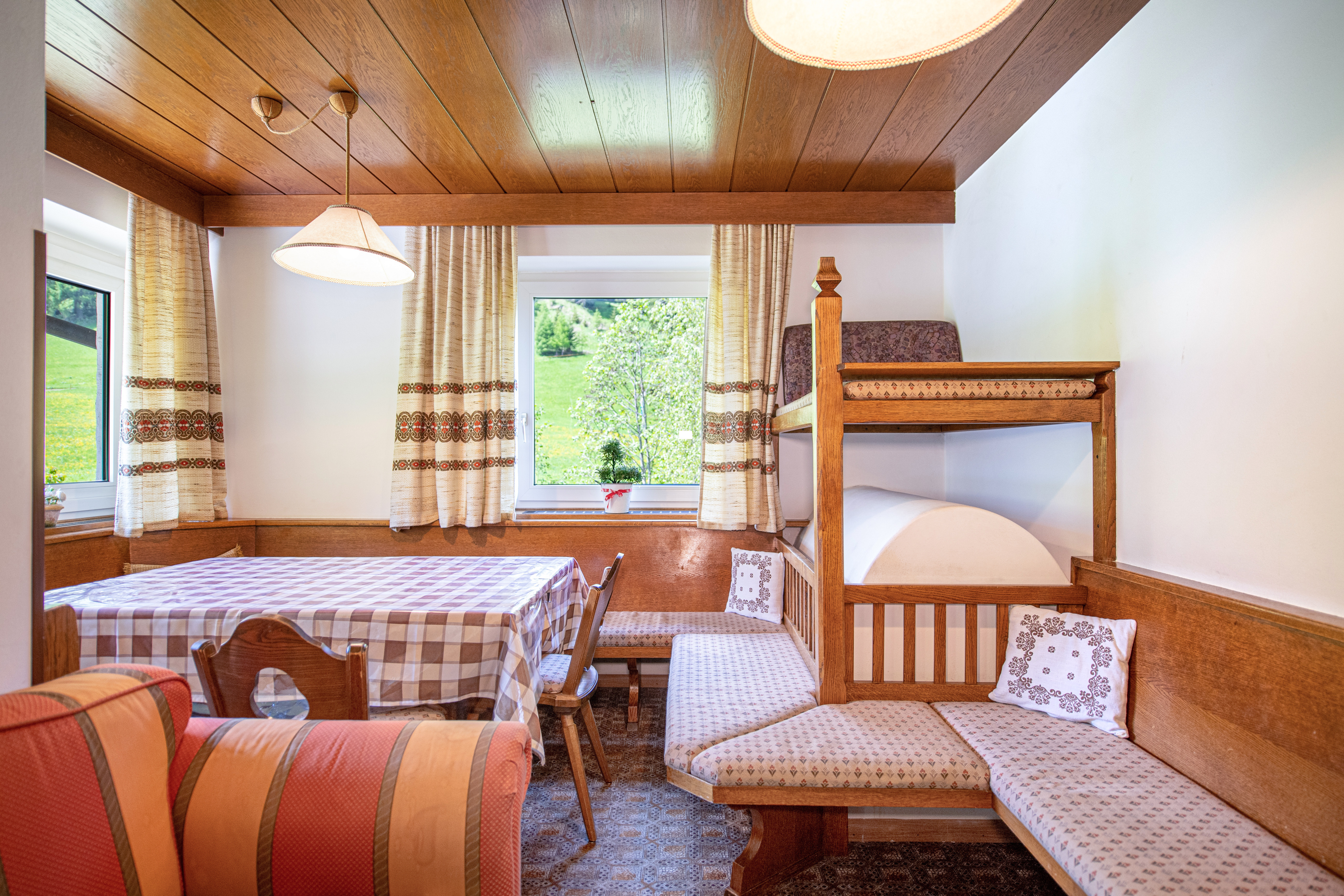 Ferienwohnung mit 3 Schlafzimmer und Balkon – Wolkenstein, Gröden · 3 Schlafzimmer