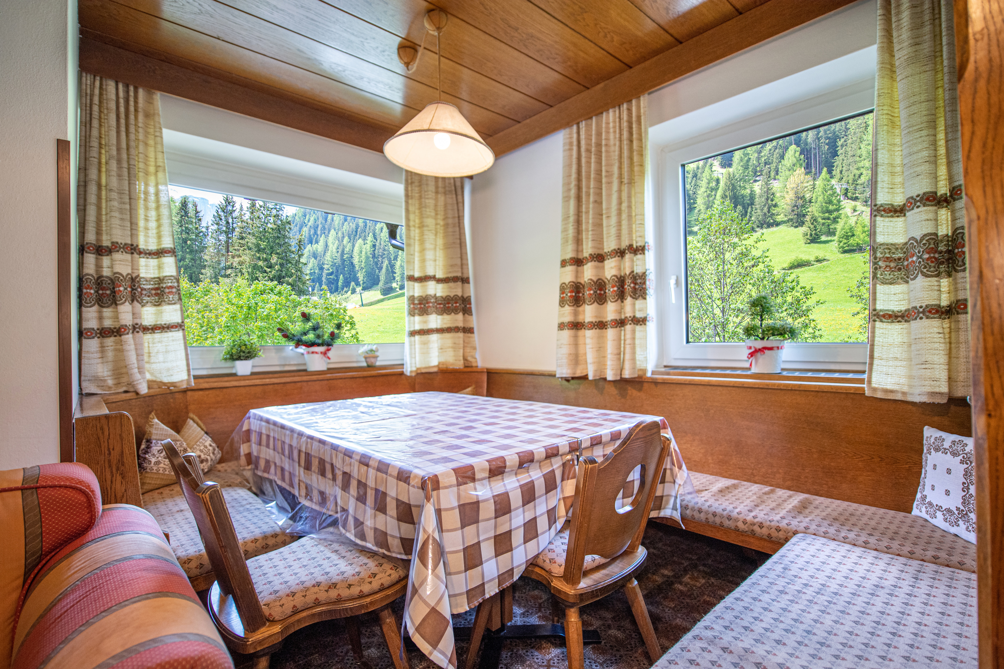 Ferienwohnung mit 3 Schlafzimmer und Balkon – Wolkenstein, Gröden · 3 Schlafzimmer