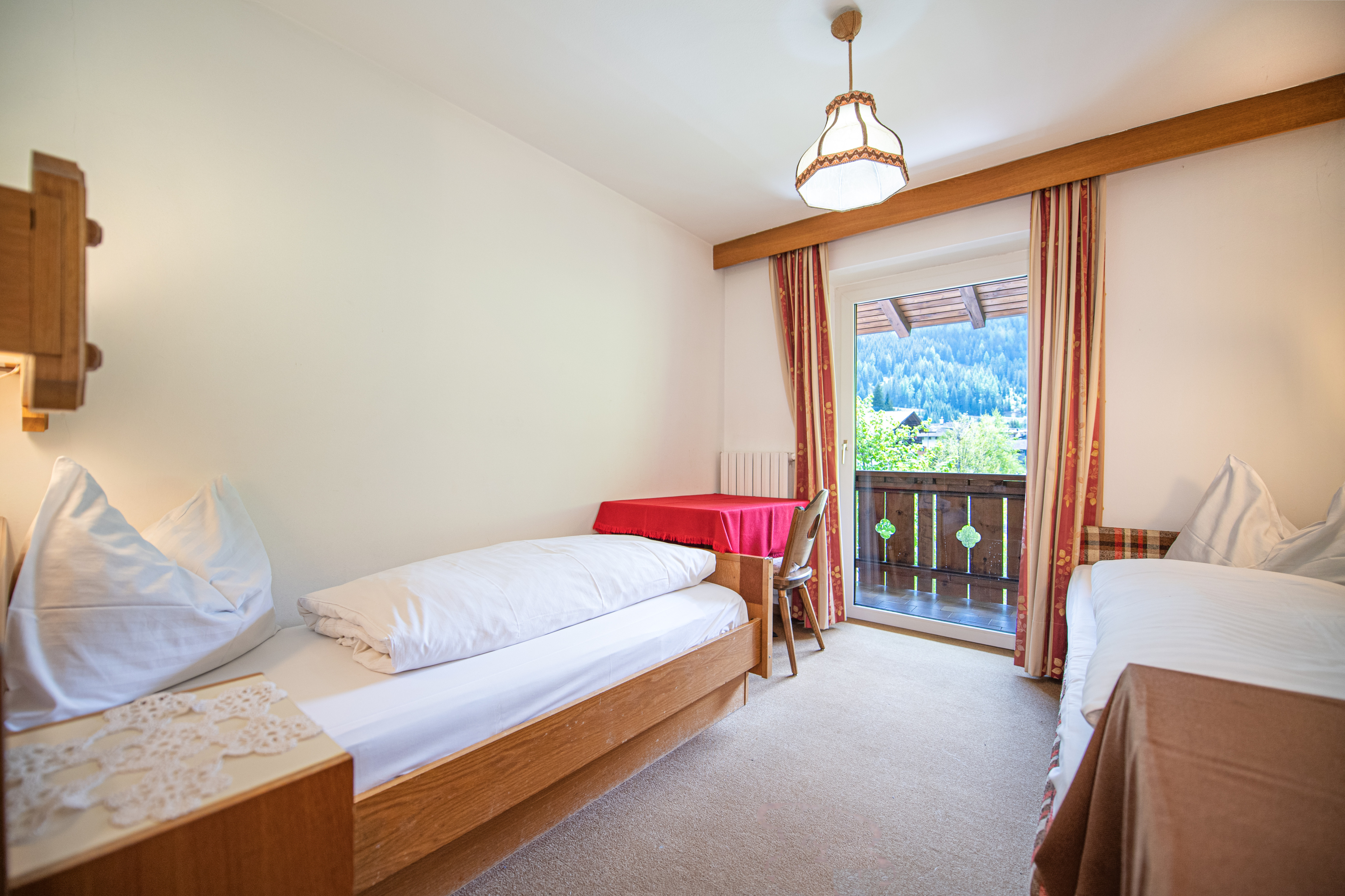 Ferienwohnung mit 3 Schlafzimmer und Balkon – Wolkenstein, Gröden · 3 Schlafzimmer