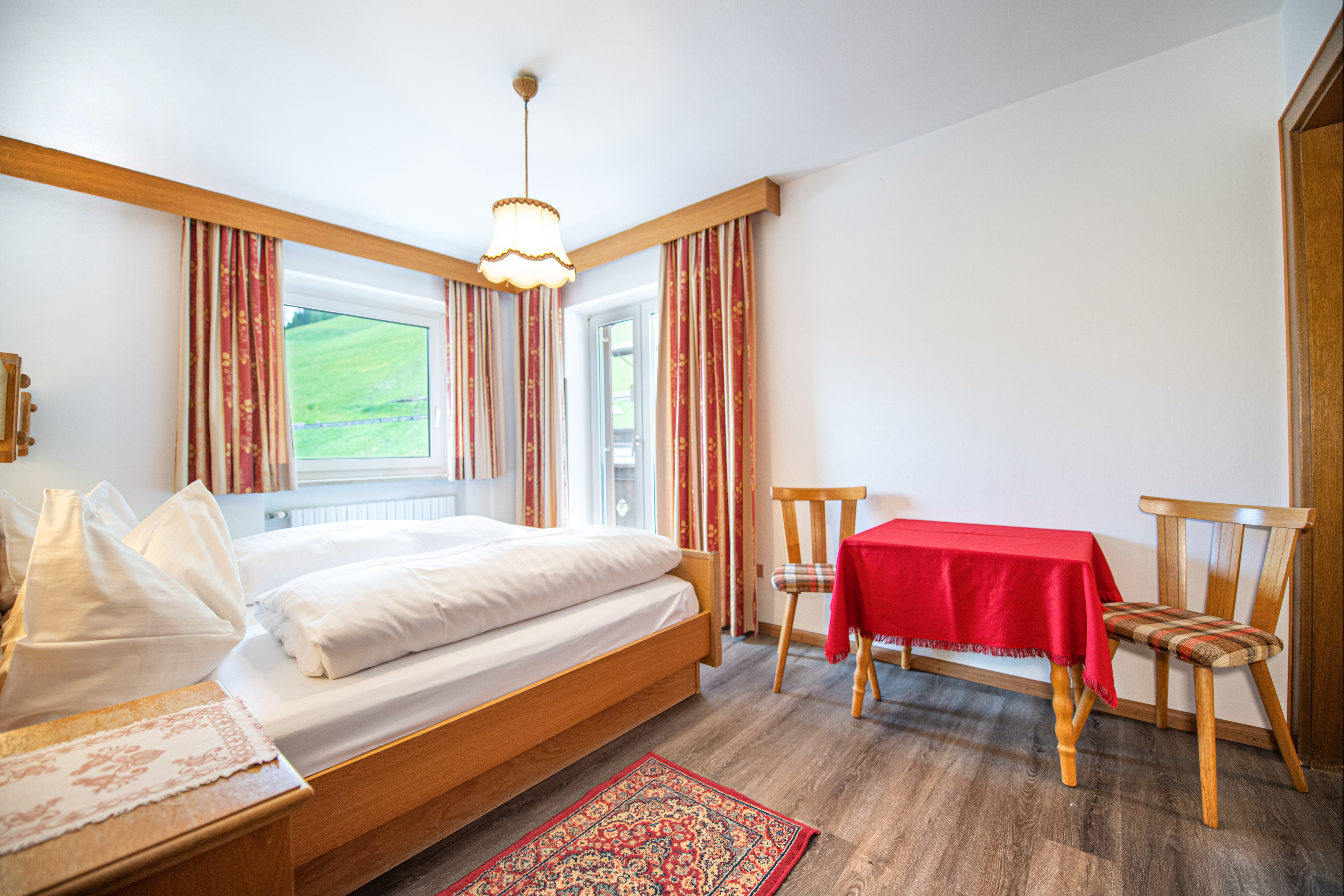 Ferienwohnung mit 3 Schlafzimmer und Balkon – Wolkenstein, Gröden · 3 Schlafzimmer