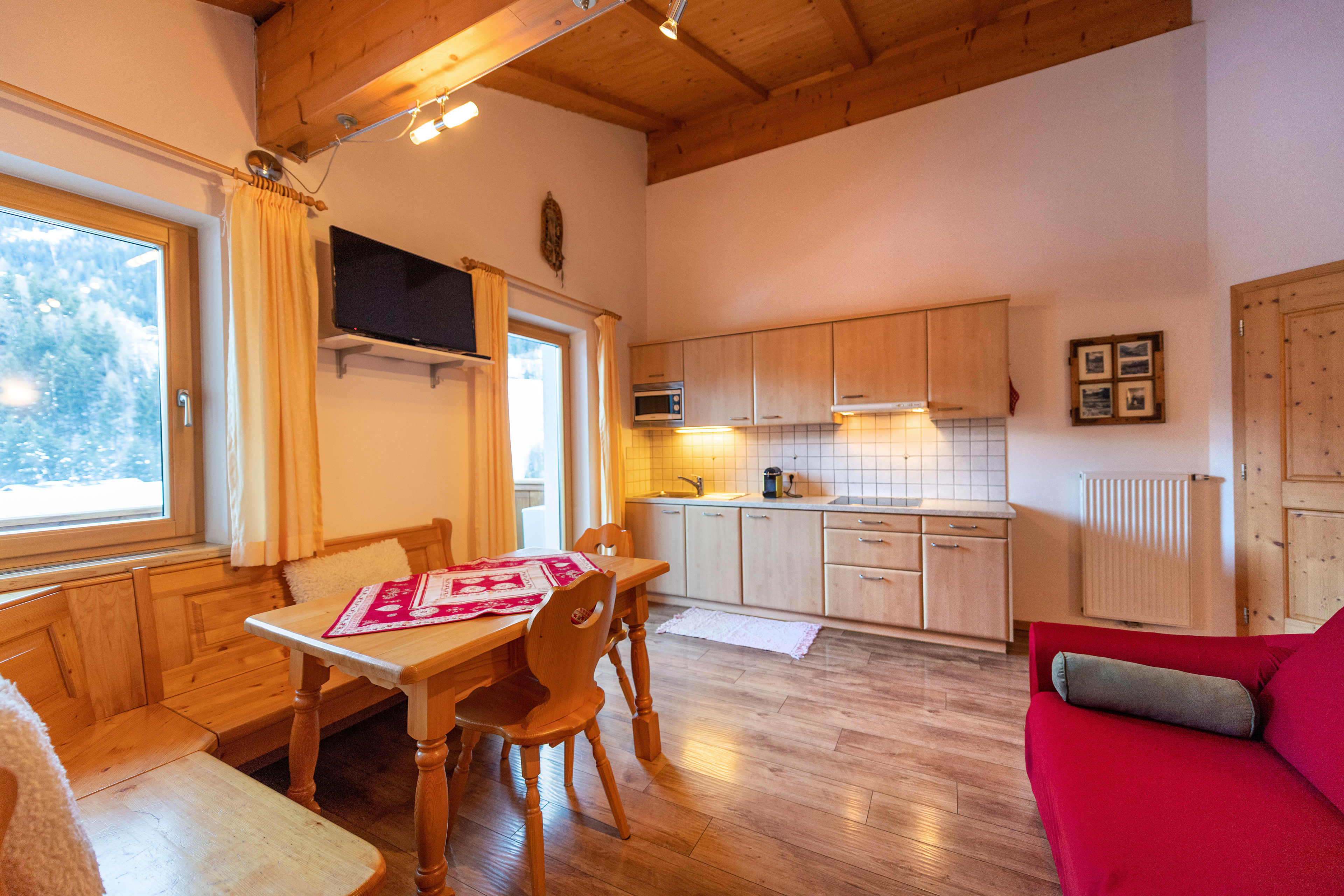 Ferienwohnung mit 2 Schlafzimmern und Balkon “Corinne” – St. Ulrich, Gröden · 2 Schlafzimmer