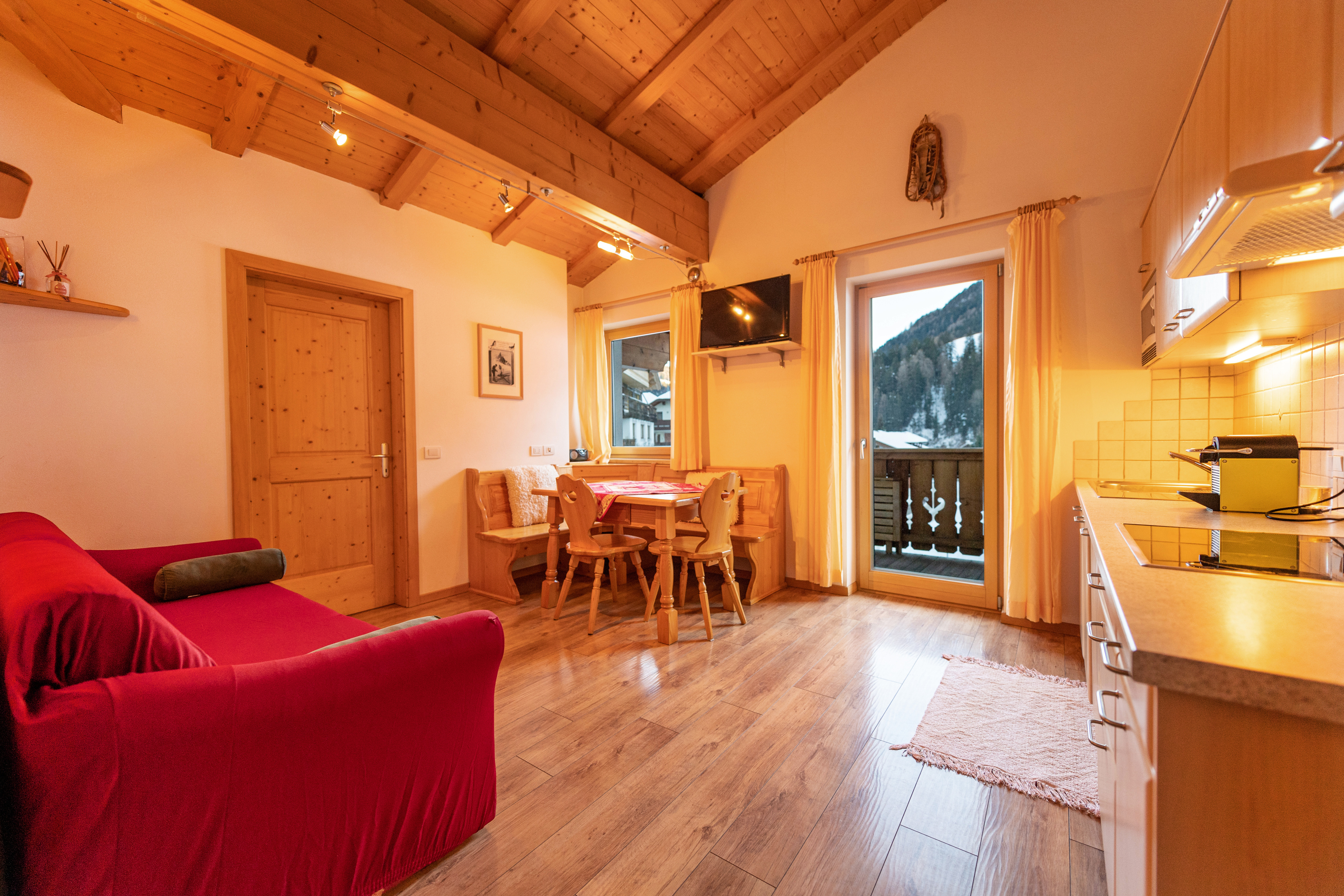 Ferienwohnung mit 2 Schlafzimmern und Balkon “Corinne” – St. Ulrich, Gröden · 2 Schlafzimmer