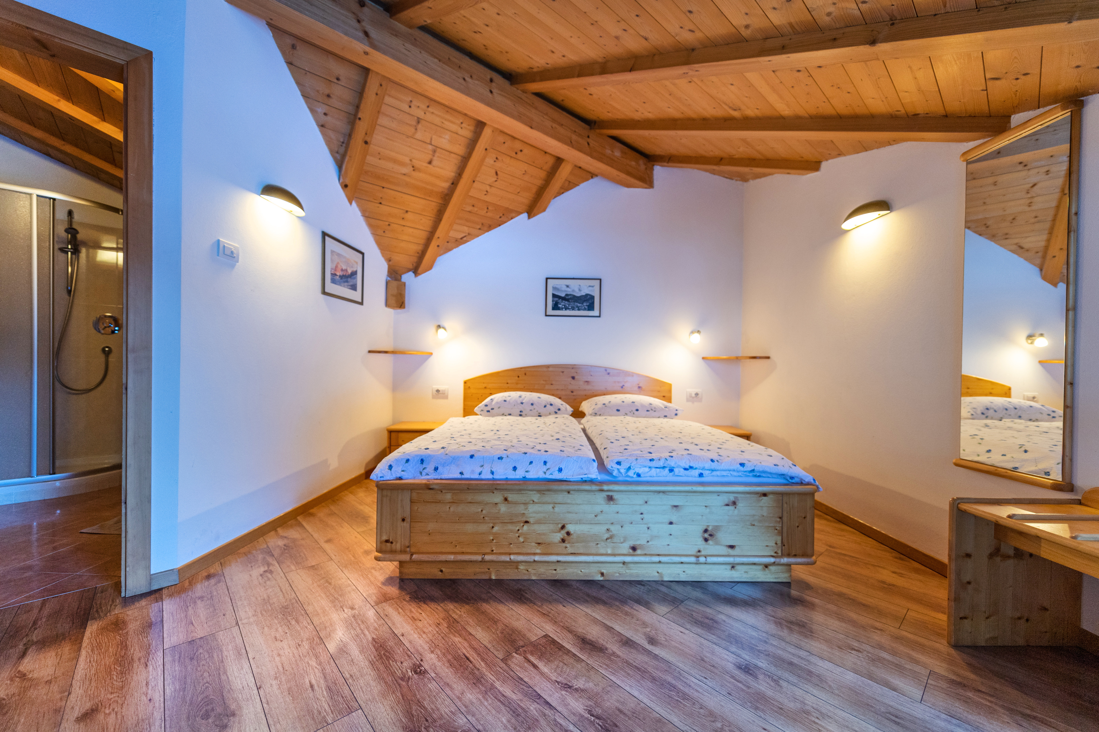 Ferienwohnung mit 2 Schlafzimmern und Balkon “Corinne” – St. Ulrich, Gröden · 2 Schlafzimmer