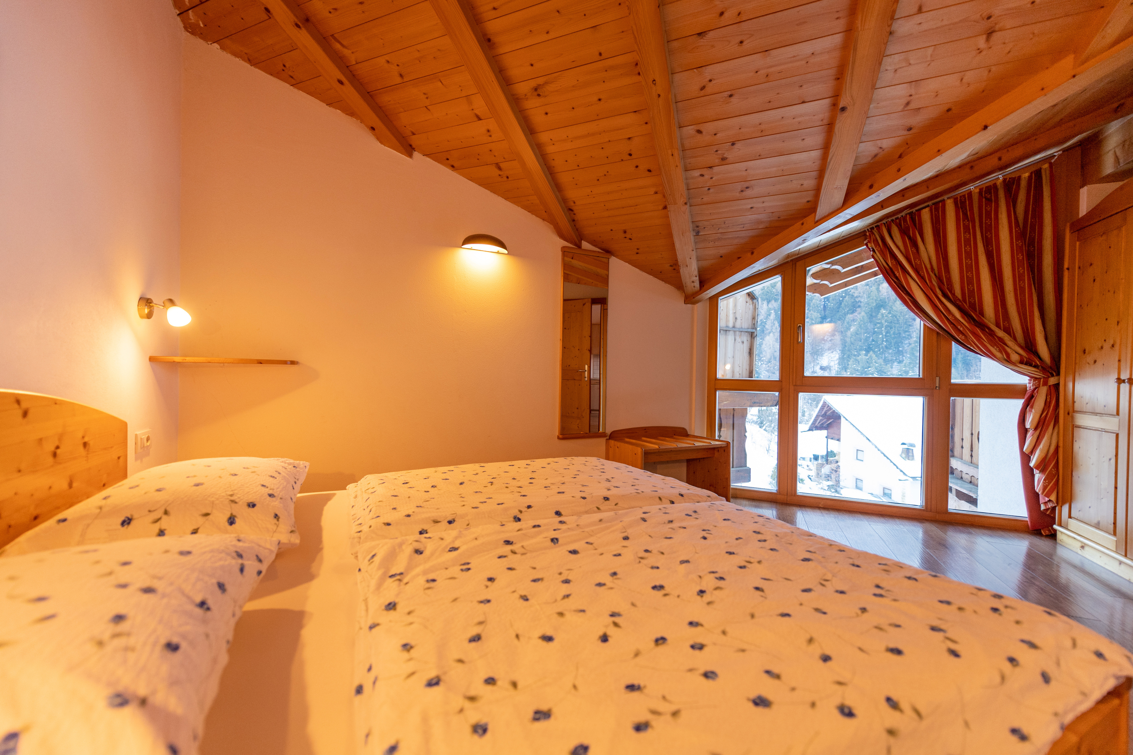 Ferienwohnung mit 2 Schlafzimmern und Balkon “Corinne” – St. Ulrich, Gröden · 2 Schlafzimmer