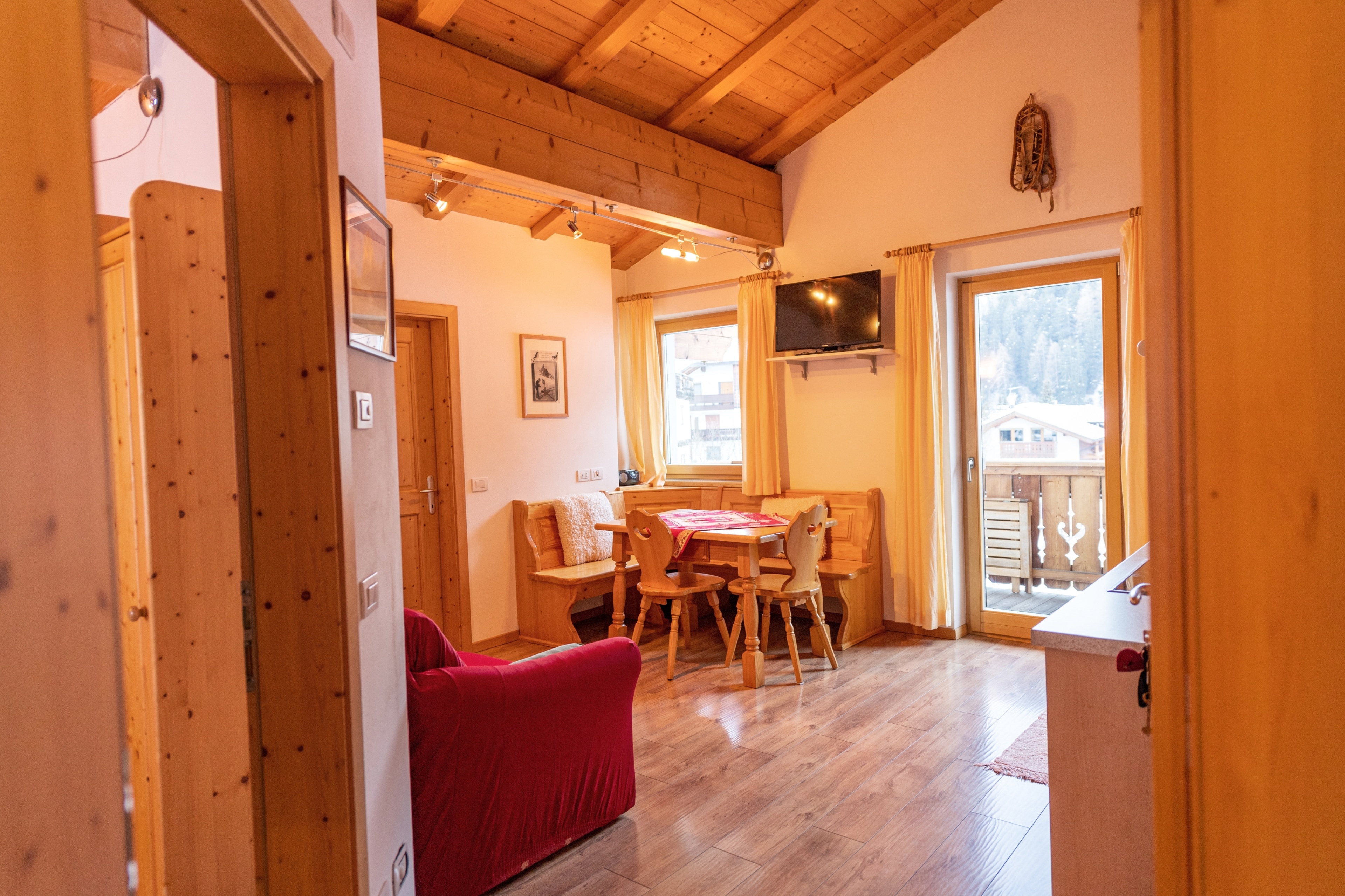 Ferienwohnung mit 2 Schlafzimmern und Balkon “Corinne” – St. Ulrich, Gröden · 2 Schlafzimmer