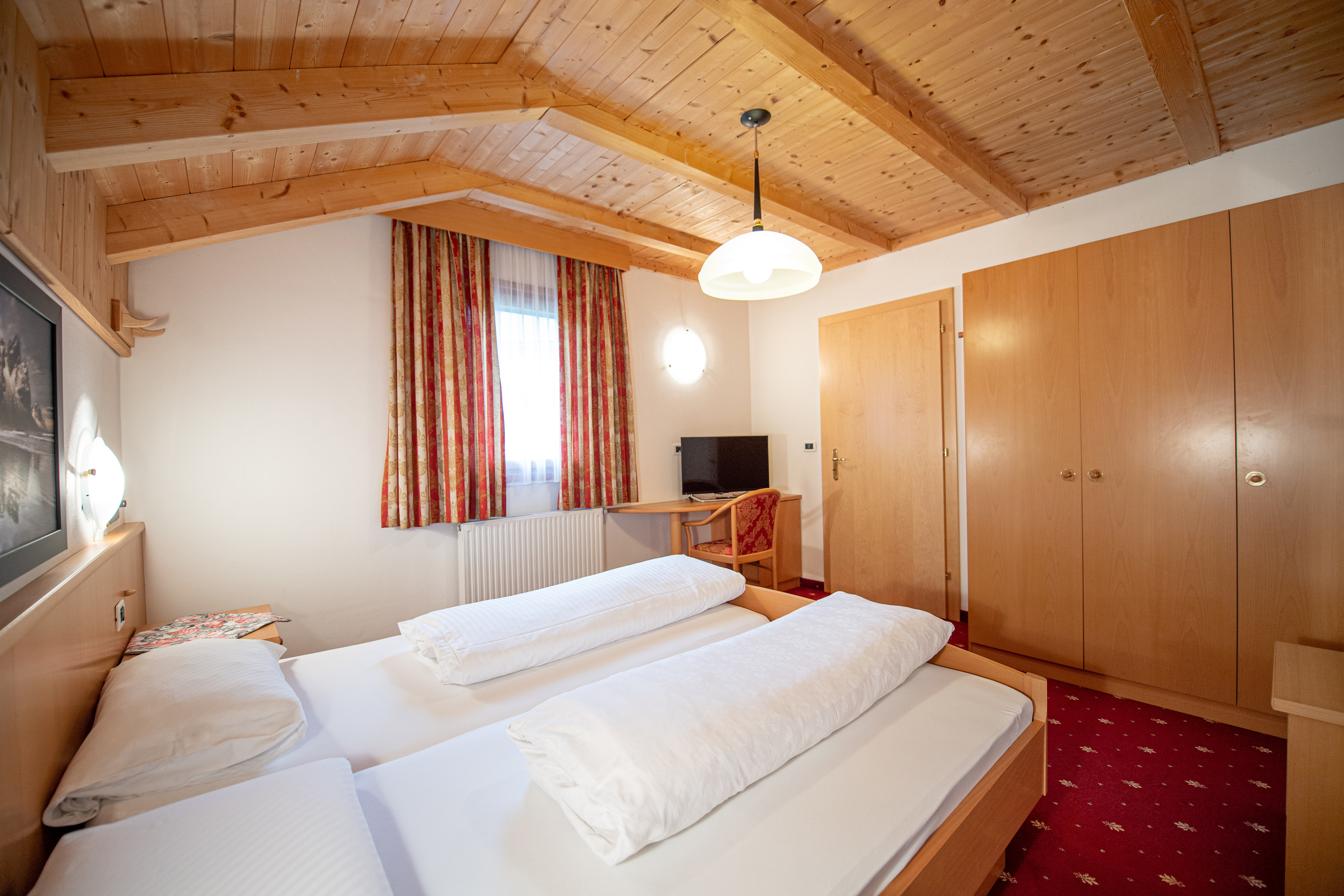 Dachgeschosswohnung mit 3 Schlafzimmern, 3 Bädern und 3 Balkone – Sankt Christina, Gröden · 3 Schlafzimmer