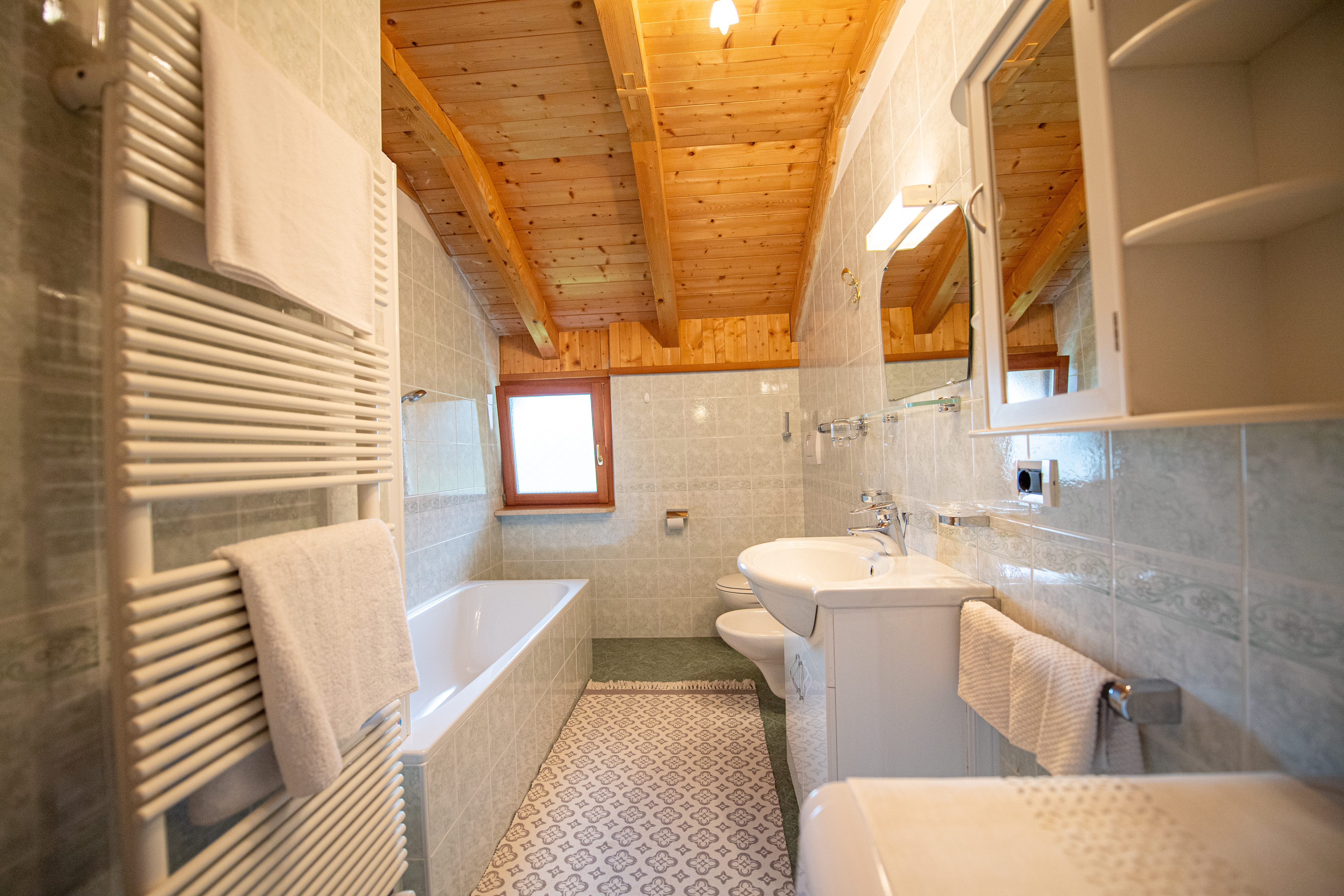 Dachgeschosswohnung mit 3 Schlafzimmern, 3 Bädern und 3 Balkone – Sankt Christina, Gröden · 3 Schlafzimmer