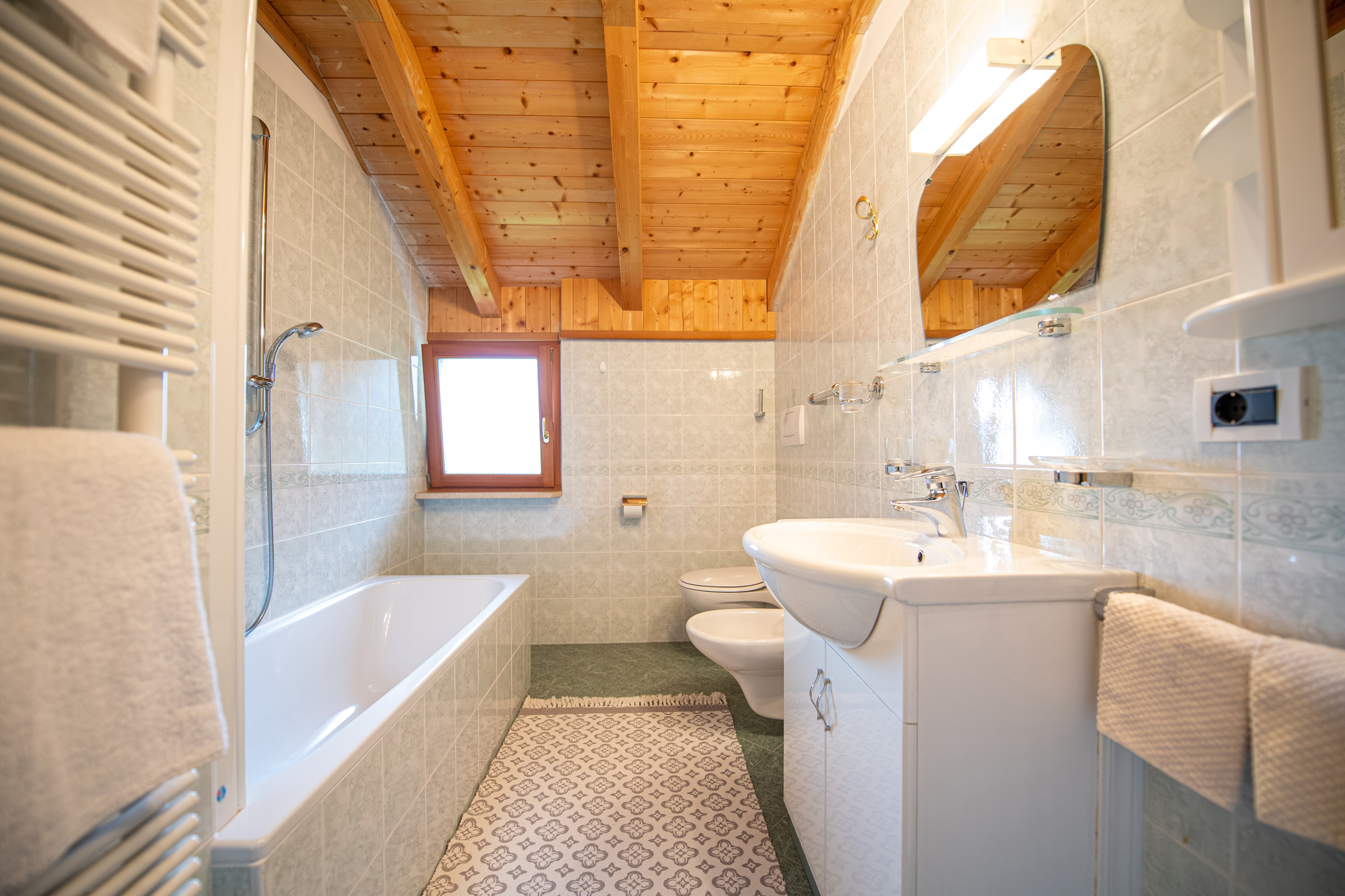 Dachgeschosswohnung mit 3 Schlafzimmern, 3 Bädern und 3 Balkone – Sankt Christina, Gröden · 3 Schlafzimmer