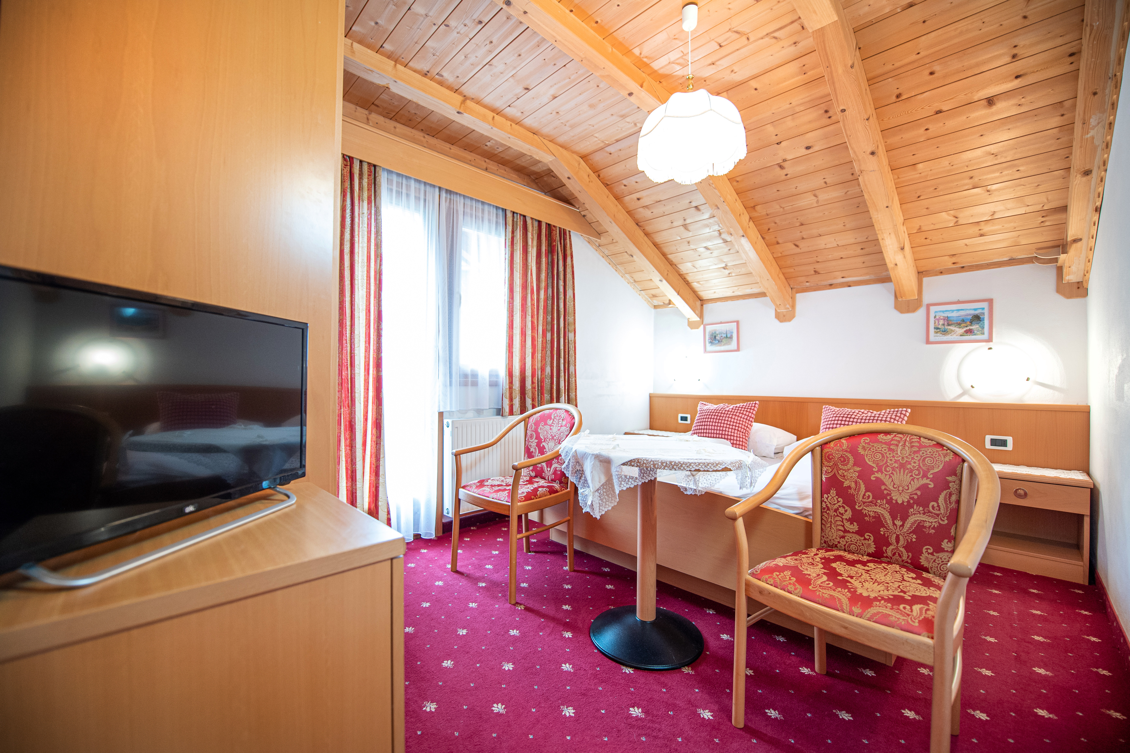 Dachgeschosswohnung mit 3 Schlafzimmern, 3 Bädern und 3 Balkone – Sankt Christina, Gröden · 3 Schlafzimmer