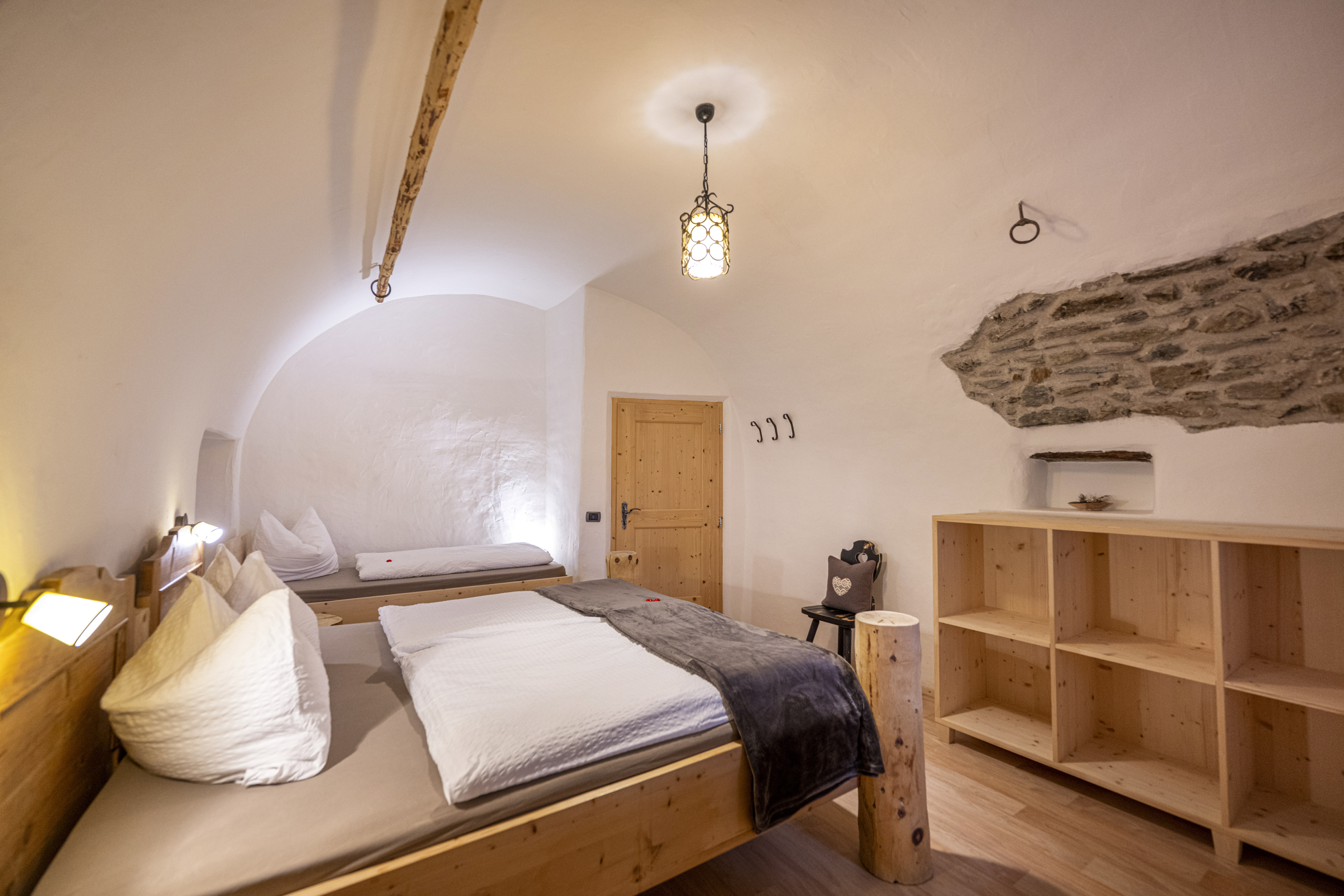 Original Tyrolean Two-Bedroom Apartment with terrace and mountain view – Ortisei, Val Gardena · 2 Sleeping room