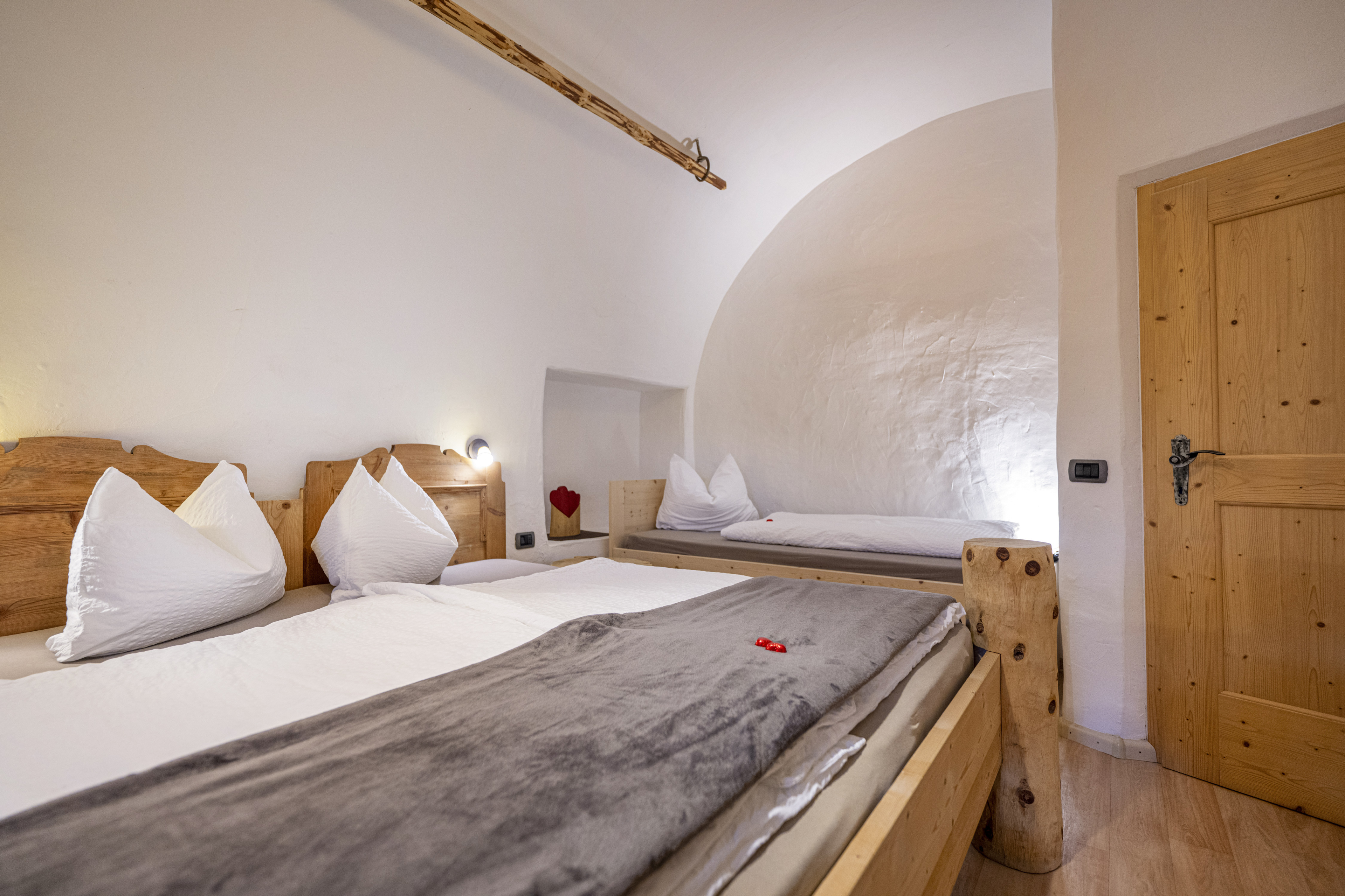 Original Tyrolean Two-Bedroom Apartment with terrace and mountain view – Ortisei, Val Gardena · 2 Sleeping room