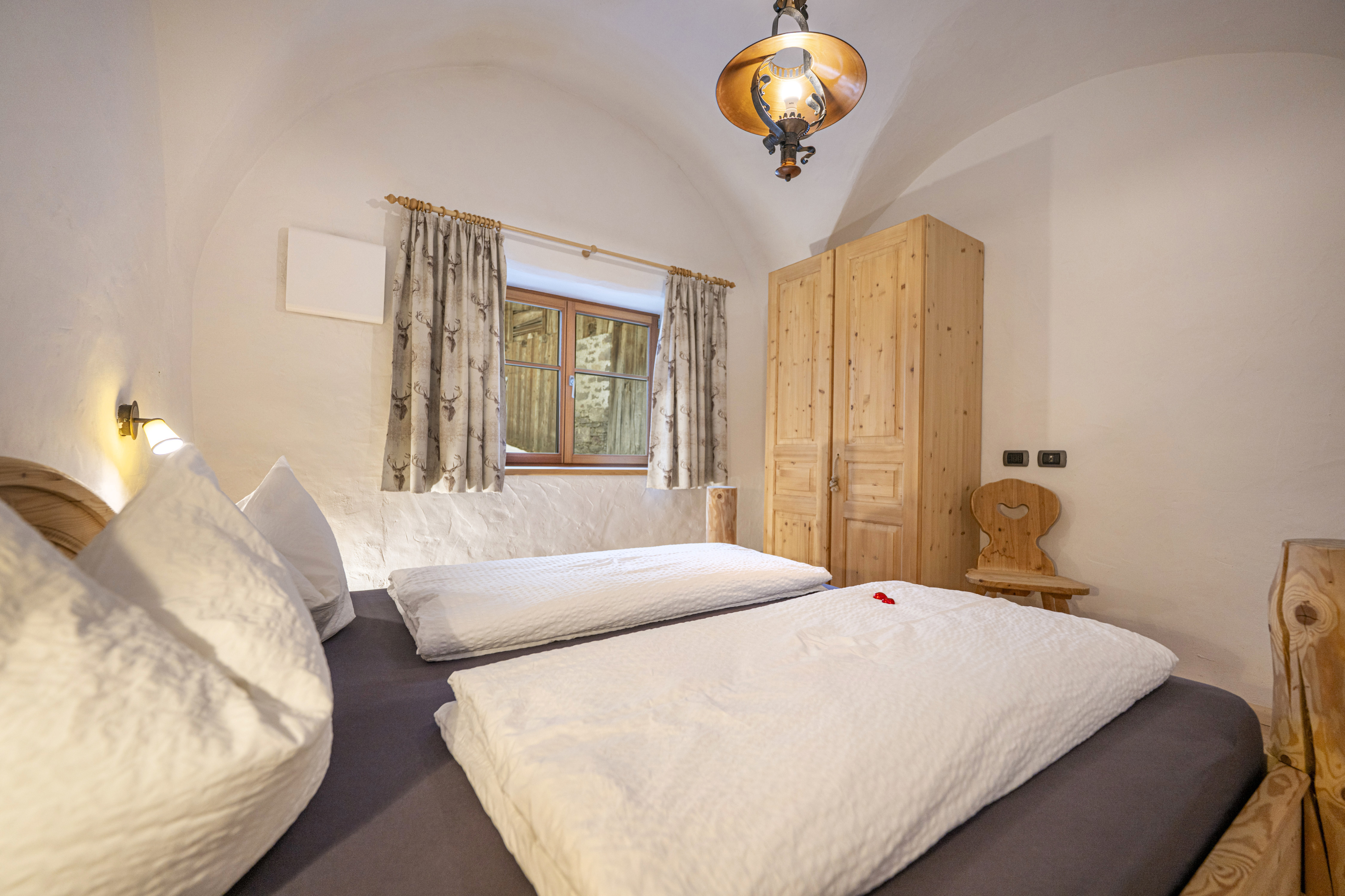 Original Tyrolean Two-Bedroom Apartment with terrace and mountain view – Ortisei, Val Gardena · 2 Sleeping room