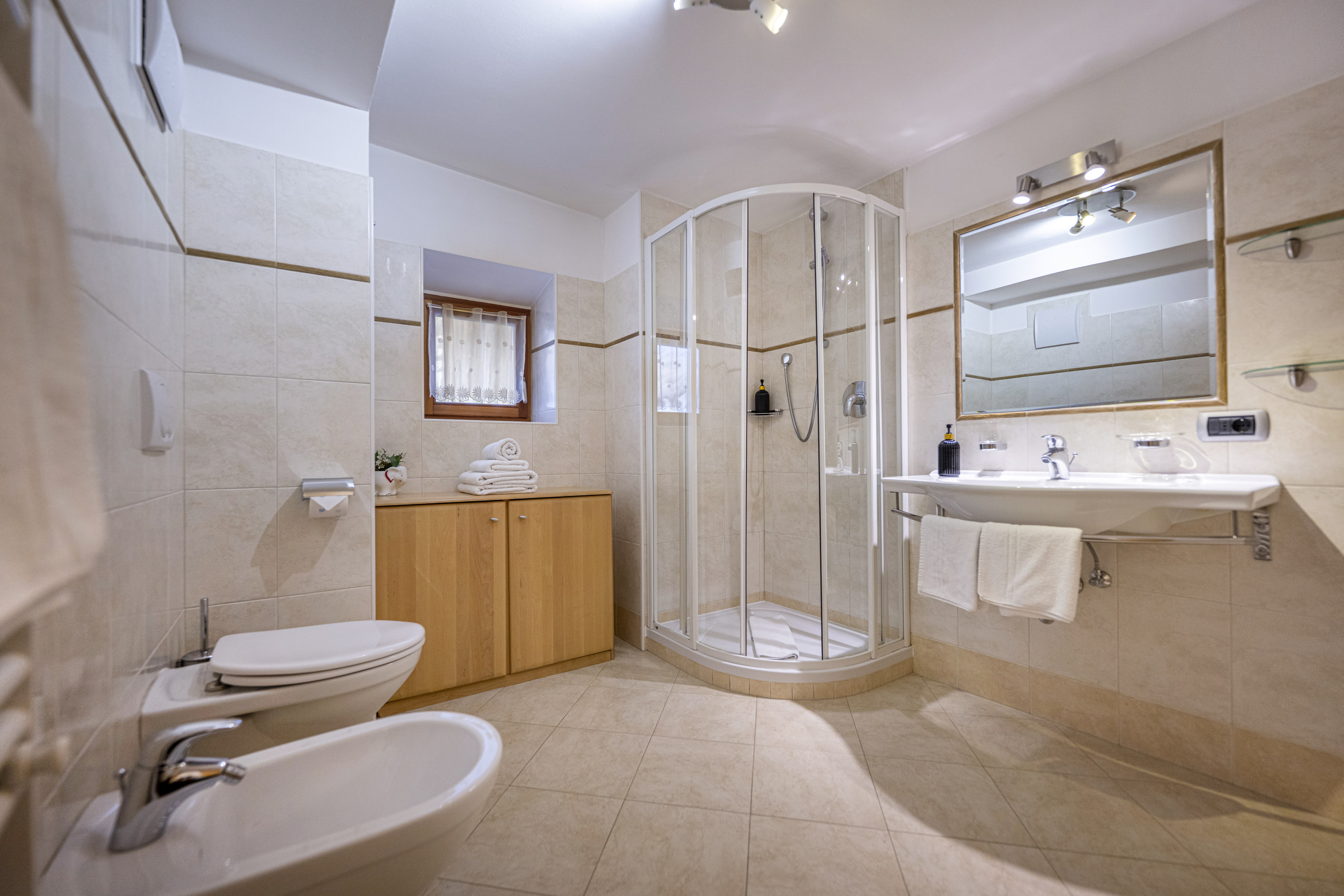 Original Tyrolean Two-Bedroom Apartment with terrace and mountain view – Ortisei, Val Gardena · 2 Sleeping room