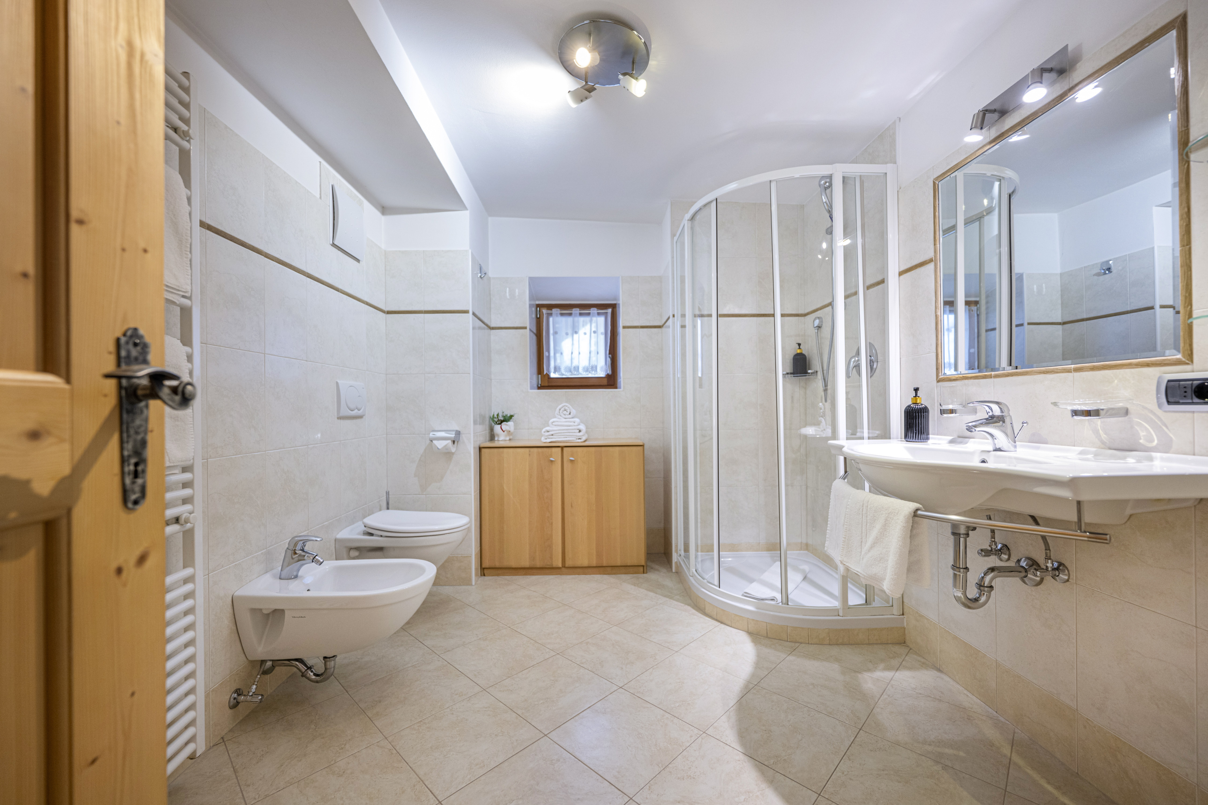 Original Tyrolean Two-Bedroom Apartment with terrace and mountain view – Ortisei, Val Gardena · 2 Sleeping room