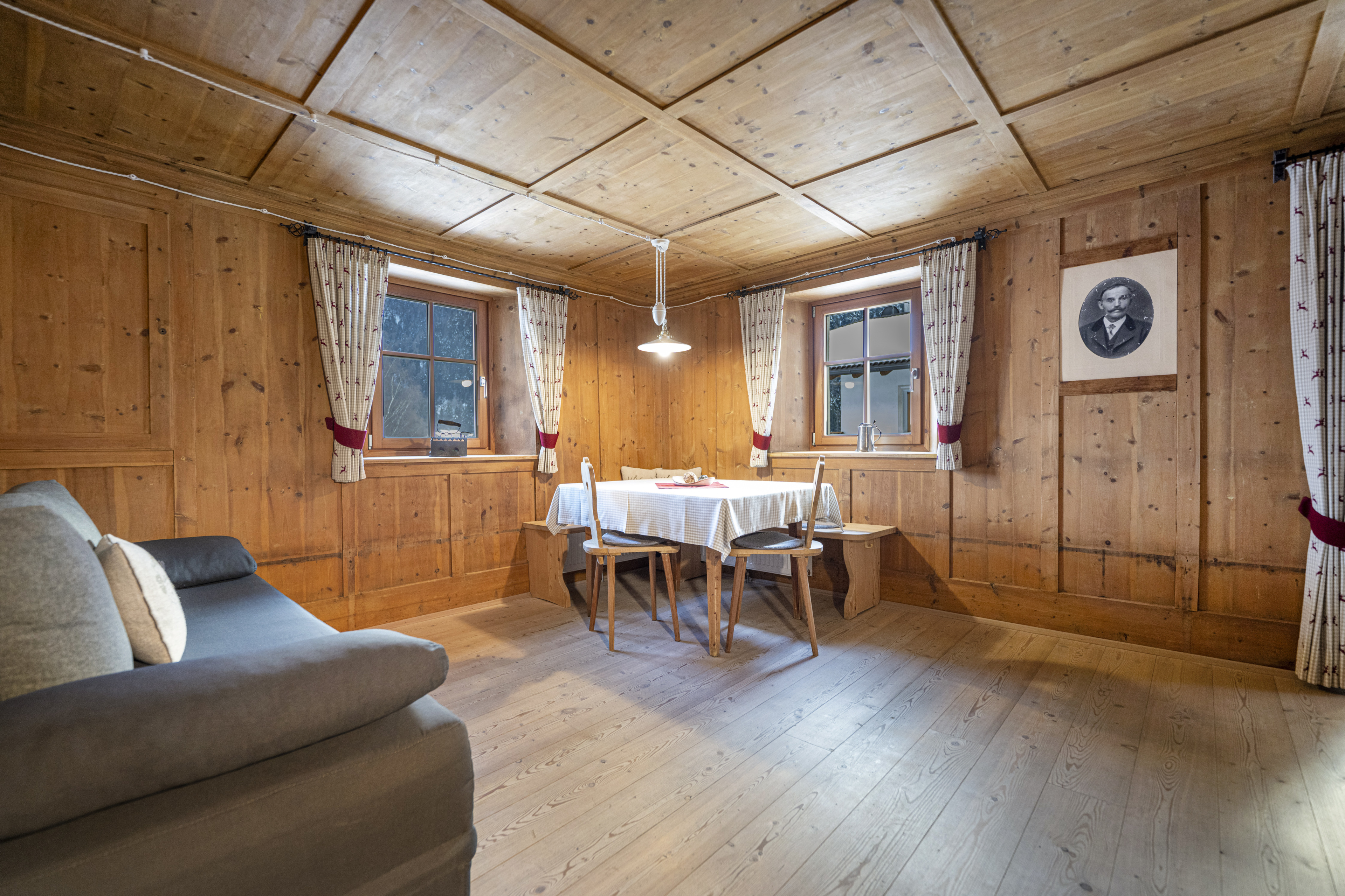 Original Tyrolean Two-Bedroom Apartment with terrace and mountain view – Ortisei, Val Gardena · 2 Sleeping room