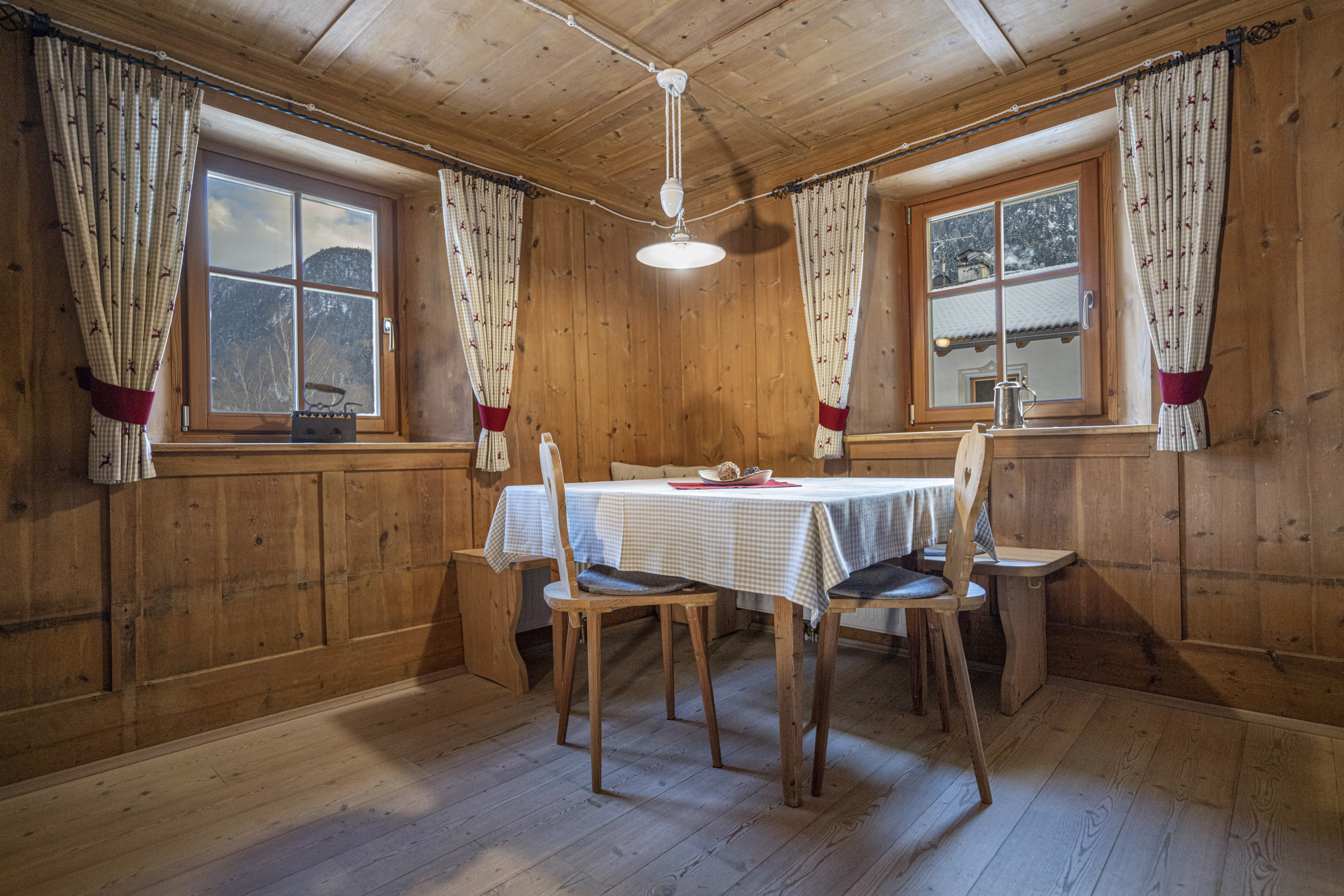 Original Tyrolean Two-Bedroom Apartment with terrace and mountain view – Ortisei, Val Gardena · 2 Sleeping room