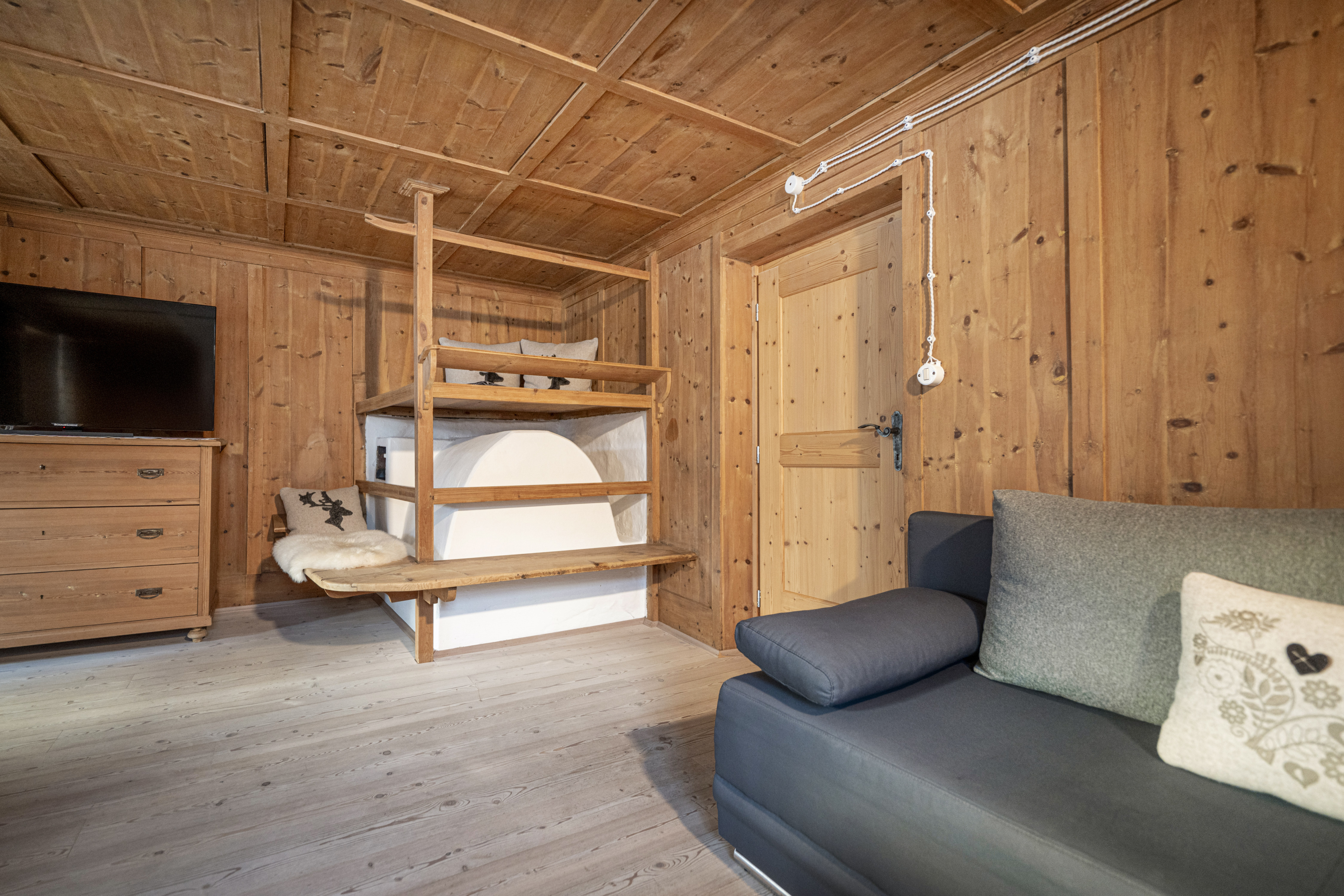Original Tyrolean Two-Bedroom Apartment with terrace and mountain view – Ortisei, Val Gardena · 2 Sleeping room