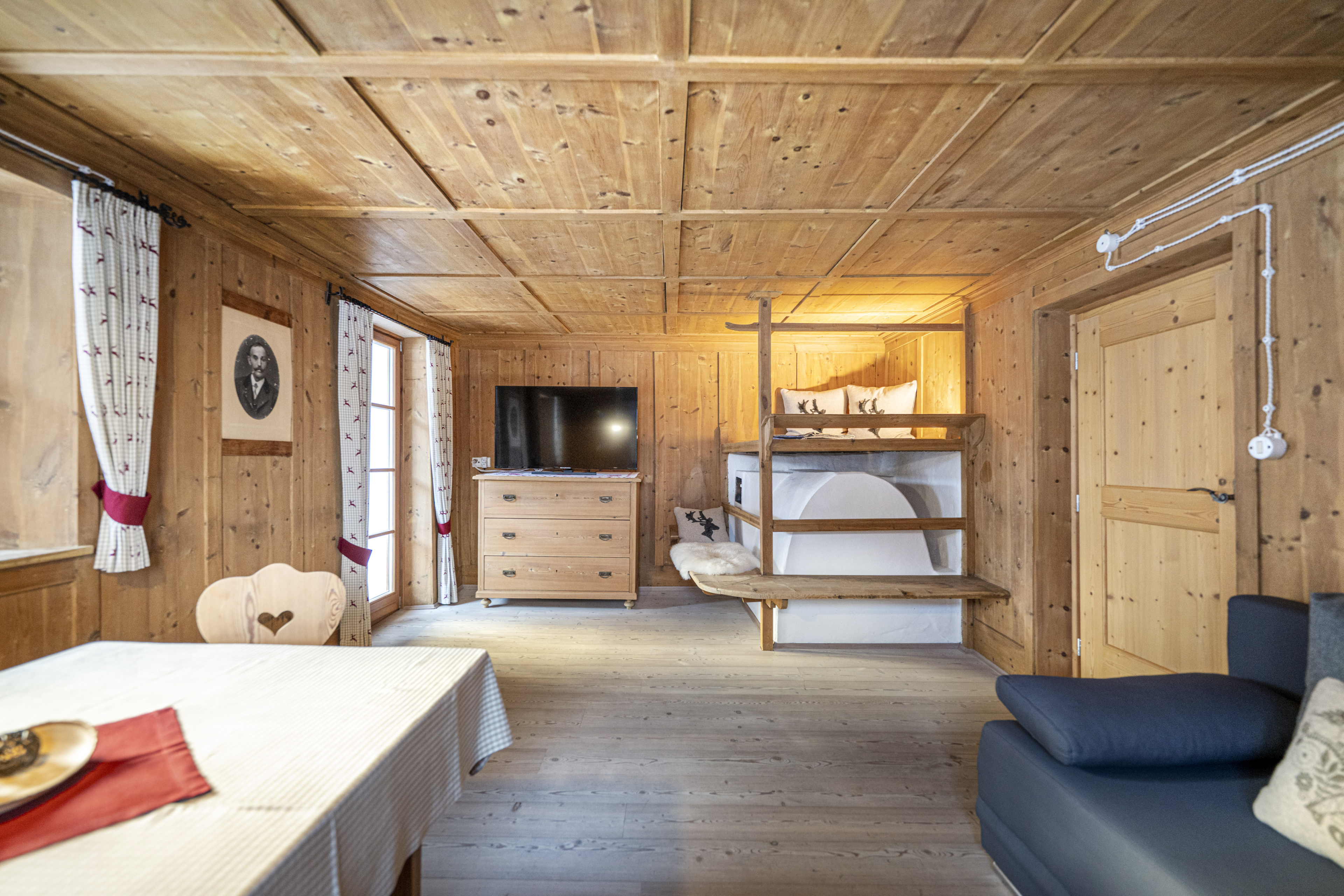 Original Tyrolean Two-Bedroom Apartment with terrace and mountain view – Ortisei, Val Gardena · 2 Sleeping room