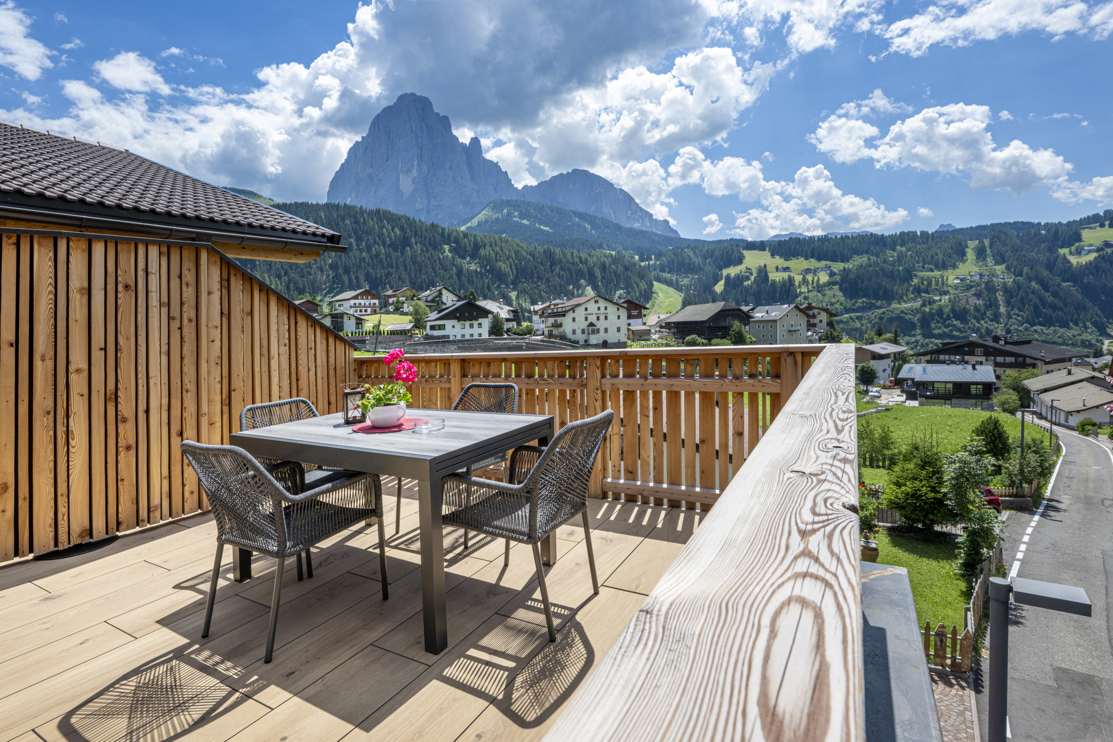 Elegante Ferienwohnung mit Panoramaterrasse und Sauna – Wolkenstein, Gröden · 2 Schlafzimmer