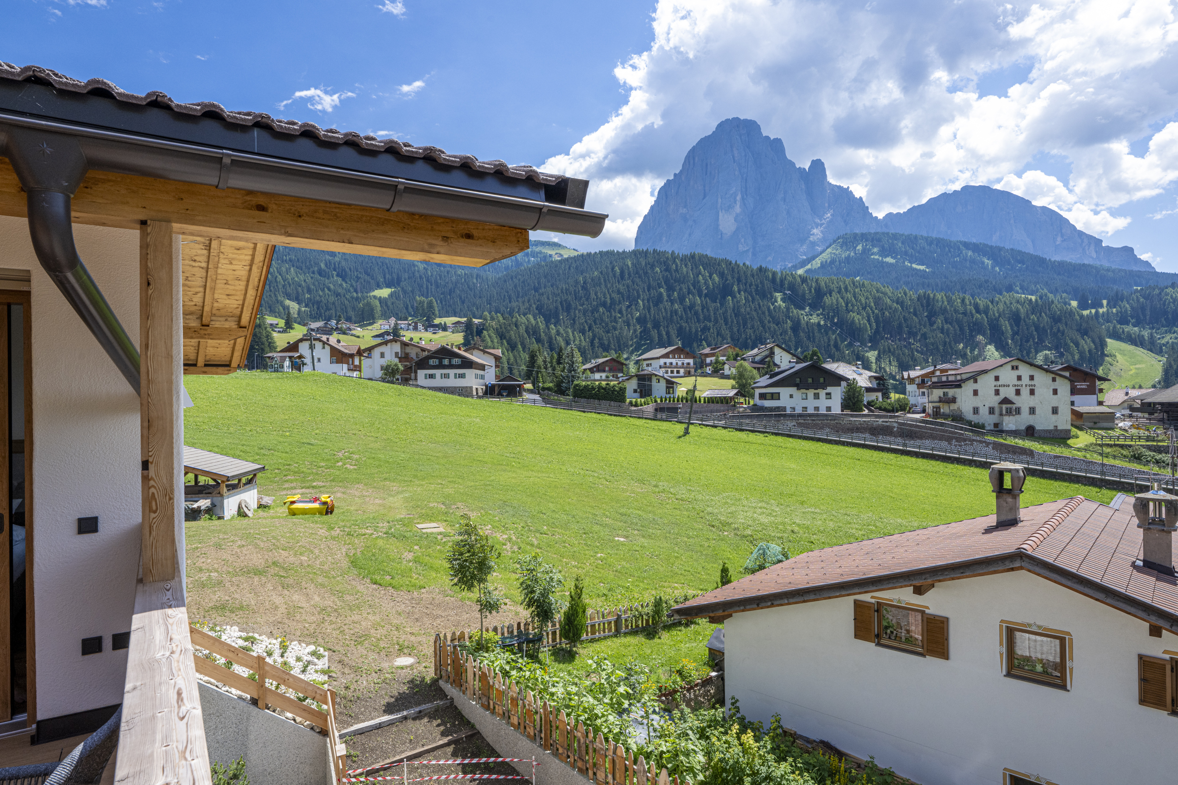 Elegante Ferienwohnung mit Panoramaterrasse und Balkon – Wolkenstein, Gröden · 2 Schlafzimmer