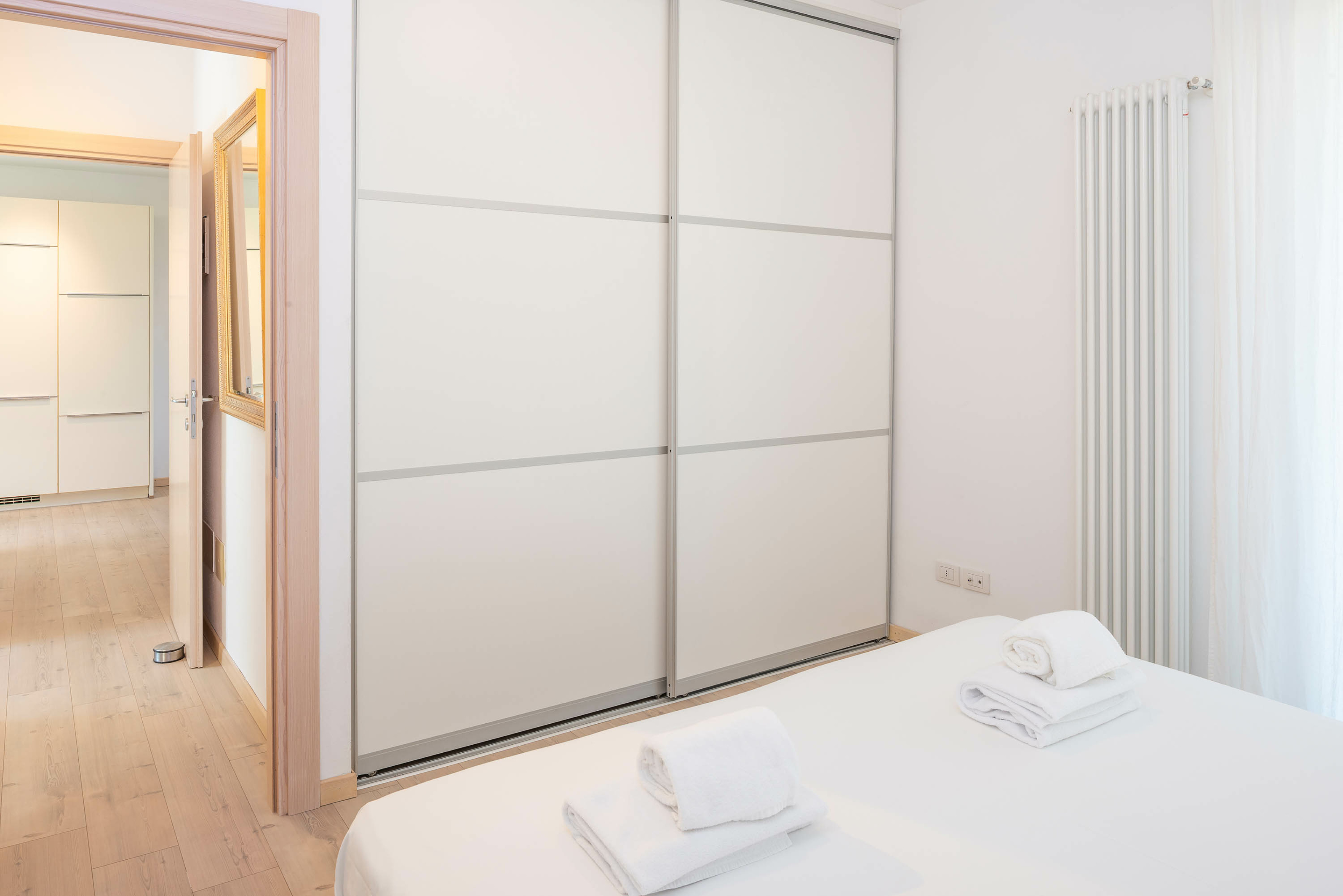 Appartamento panoramico con 2 camere da letto con giardino privató e vista lago – Albisano, Torri del Benaco e dintorni · 2 Camera da letto