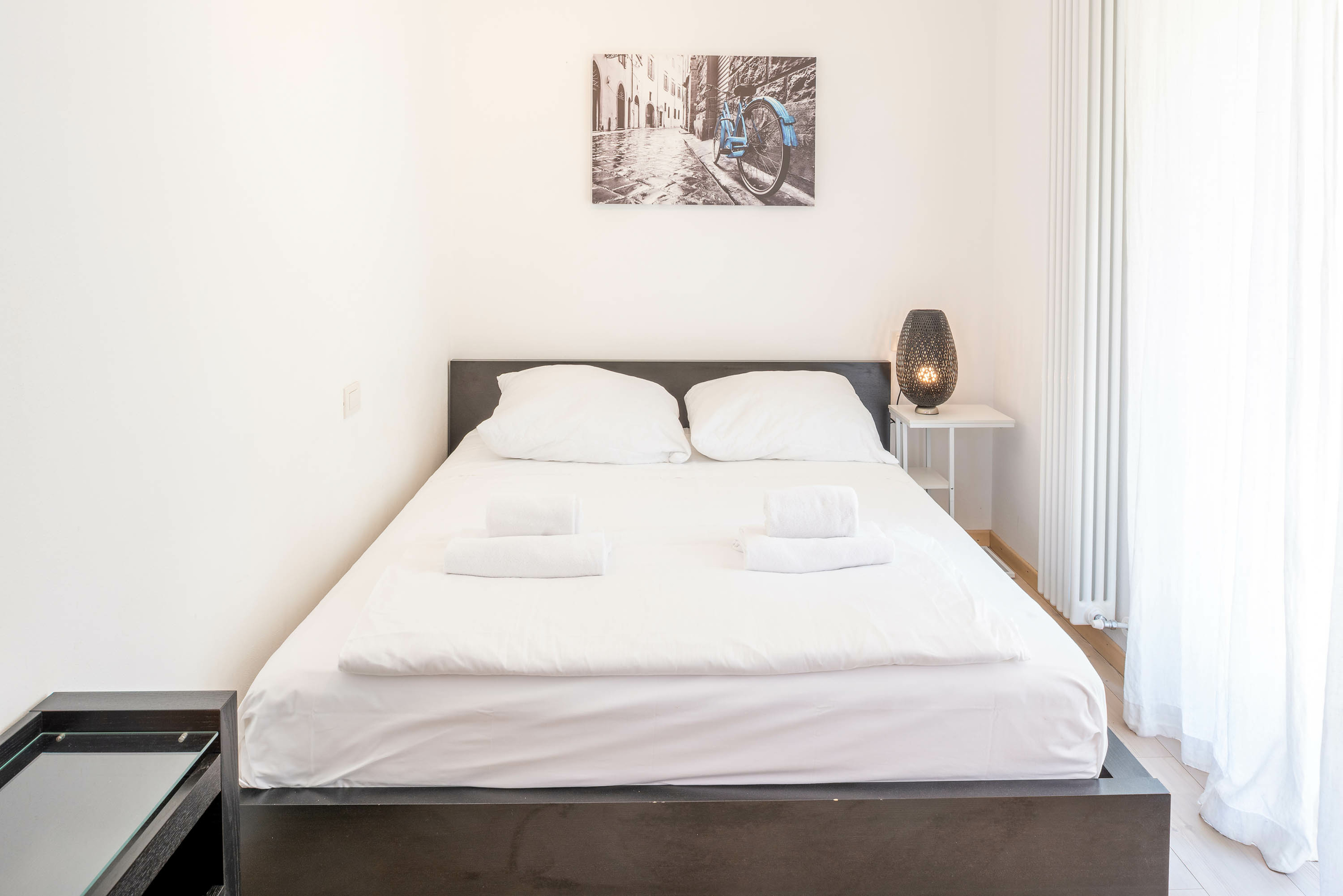 Appartamento panoramico con 2 camere da letto con giardino privató e vista lago – Albisano, Torri del Benaco e dintorni · 2 Camera da letto