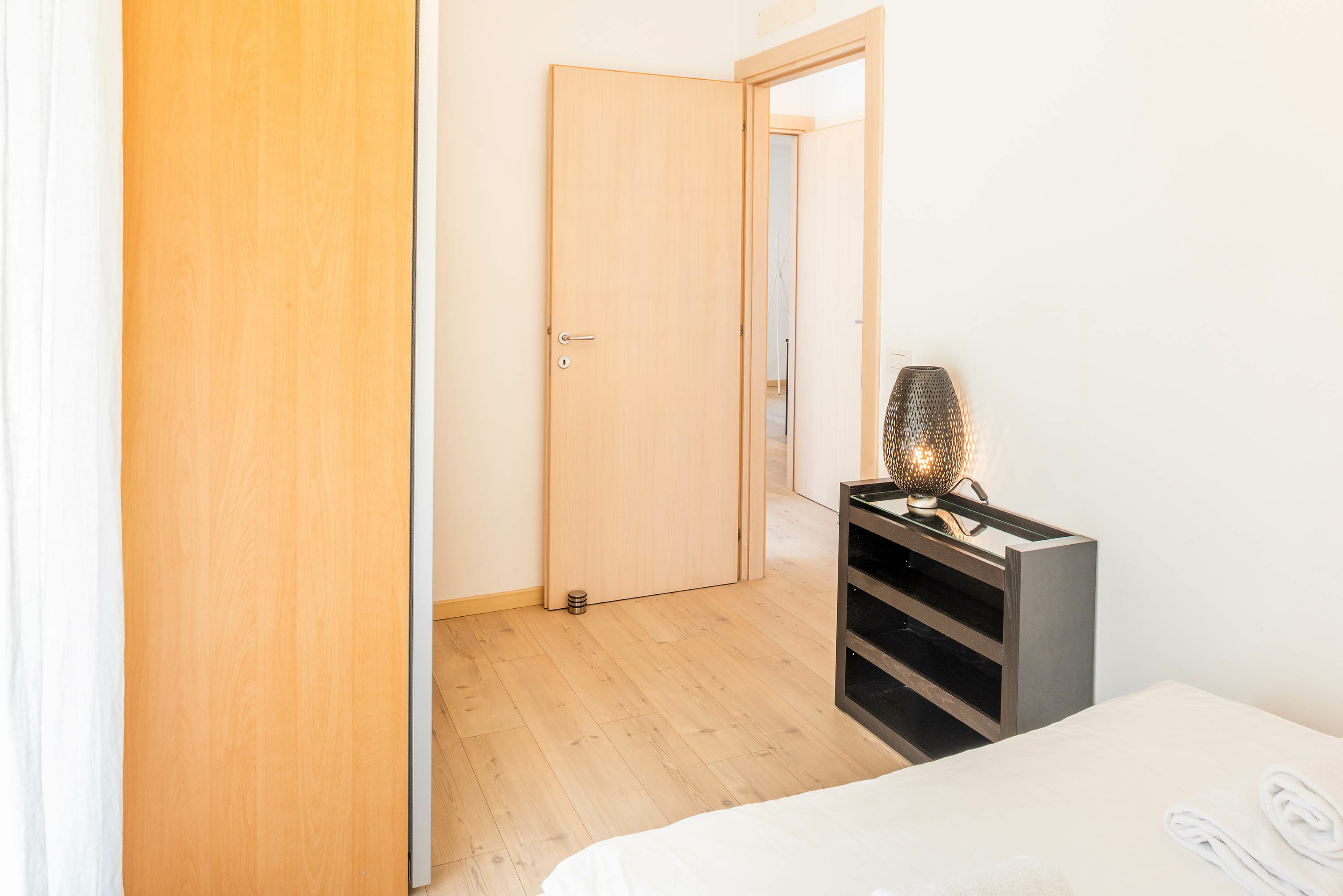 Appartamento panoramico con 2 camere da letto con giardino privató e vista lago – Albisano, Torri del Benaco e dintorni · 2 Camera da letto