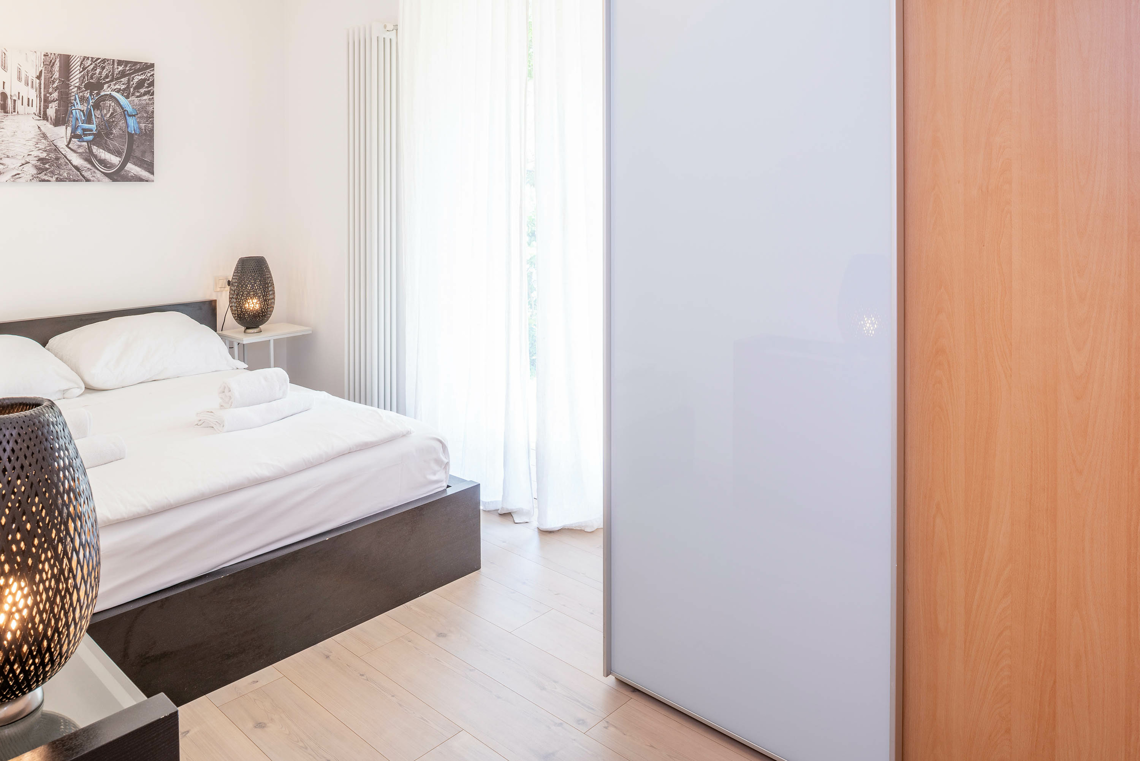 Appartamento panoramico con 2 camere da letto con giardino privató e vista lago – Albisano, Torri del Benaco e dintorni · 2 Camera da letto