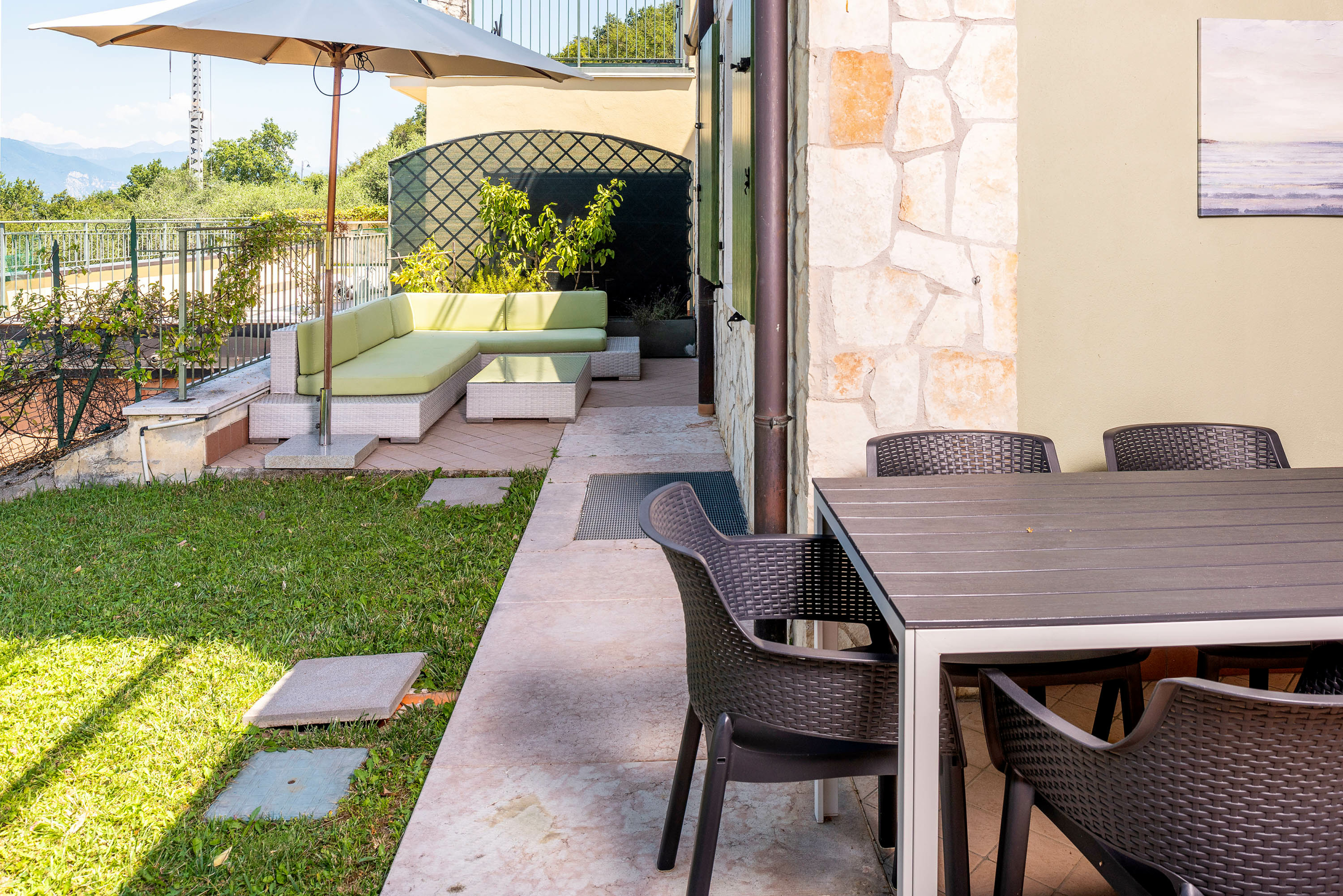 Appartamento panoramico con 2 camere da letto con giardino privató e vista lago – Albisano, Torri del Benaco e dintorni · 2 Camera da letto