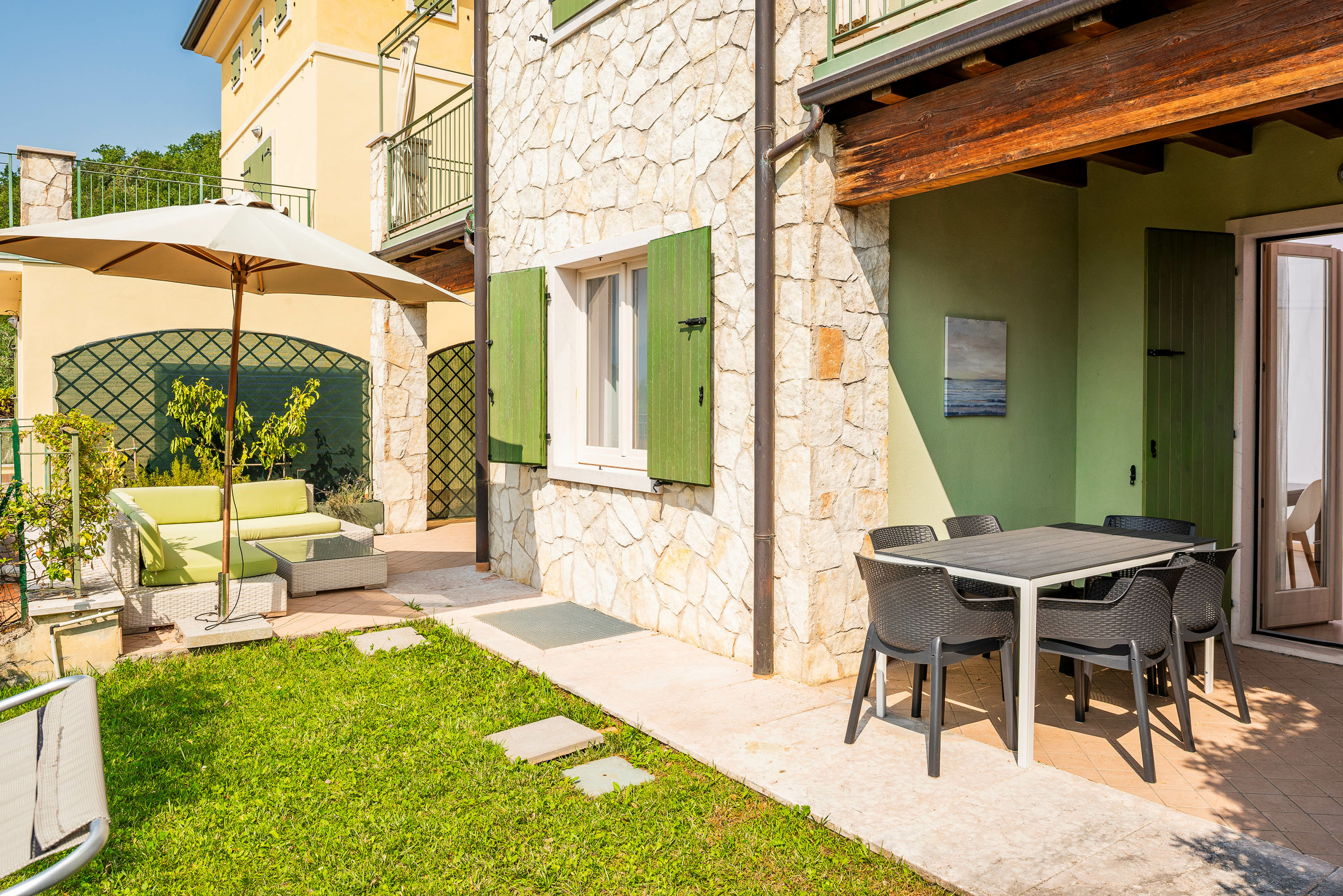 Appartamento panoramico con 2 camere da letto con giardino privató e vista lago – Albisano, Torri del Benaco e dintorni · 2 Camera da letto
