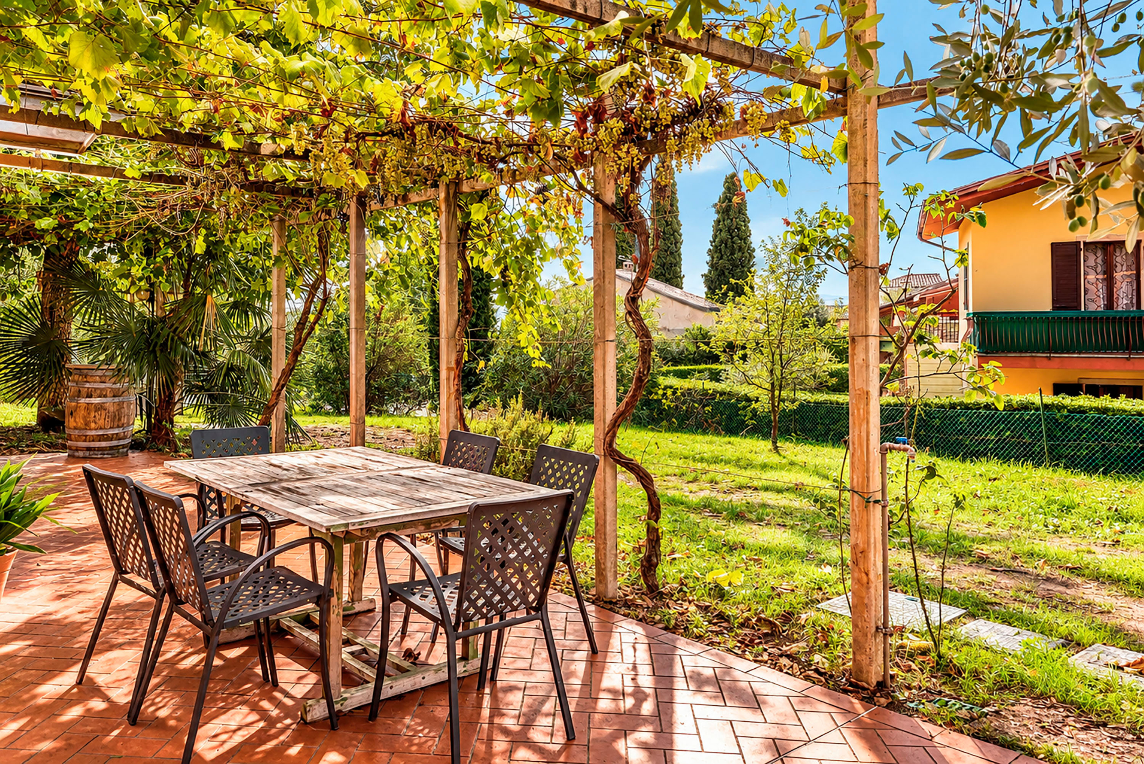 One-Bedroom Bungalow with garden – Caprino Veronese, Garda and surroundings · 1 Sleeping room