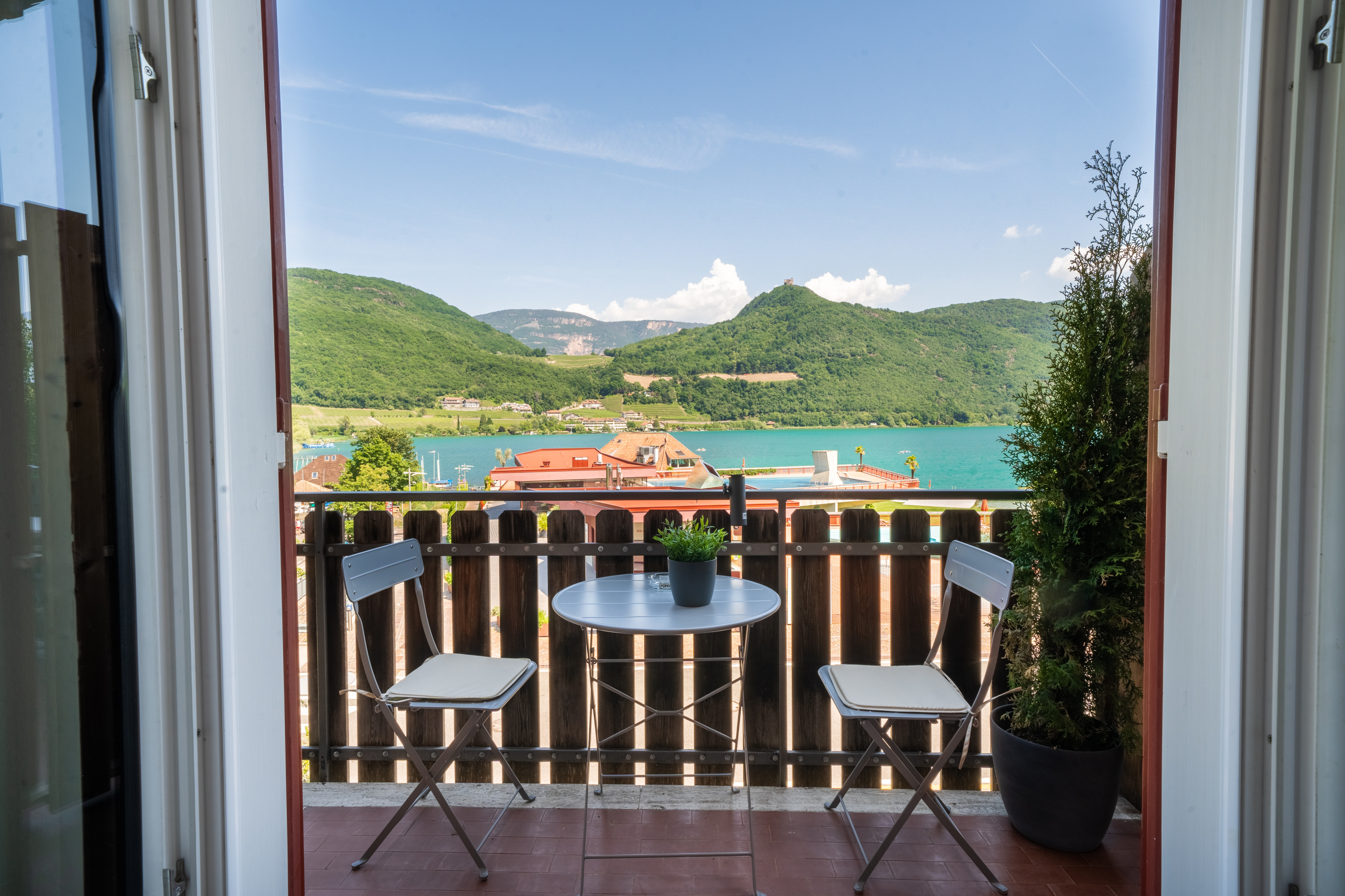 Am See 2 / Ferienwohnung mit Balkon mit Seeblick / Am See – Kaltern am See, Südtiroler Weinstrasse · 1 Schlafzimmer